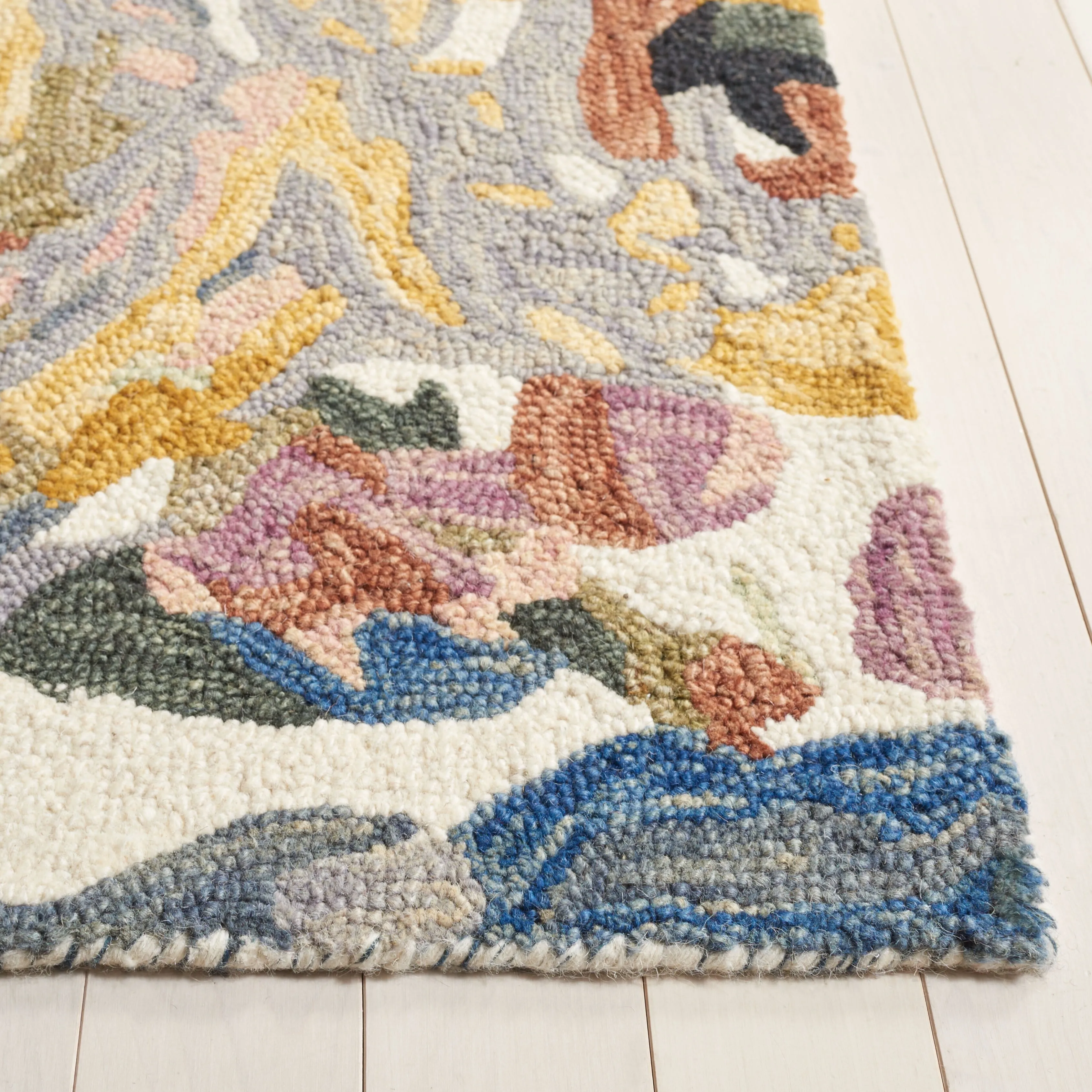 SAFAVIEH Handmade Jardin Piermaria Floral Wool Rug