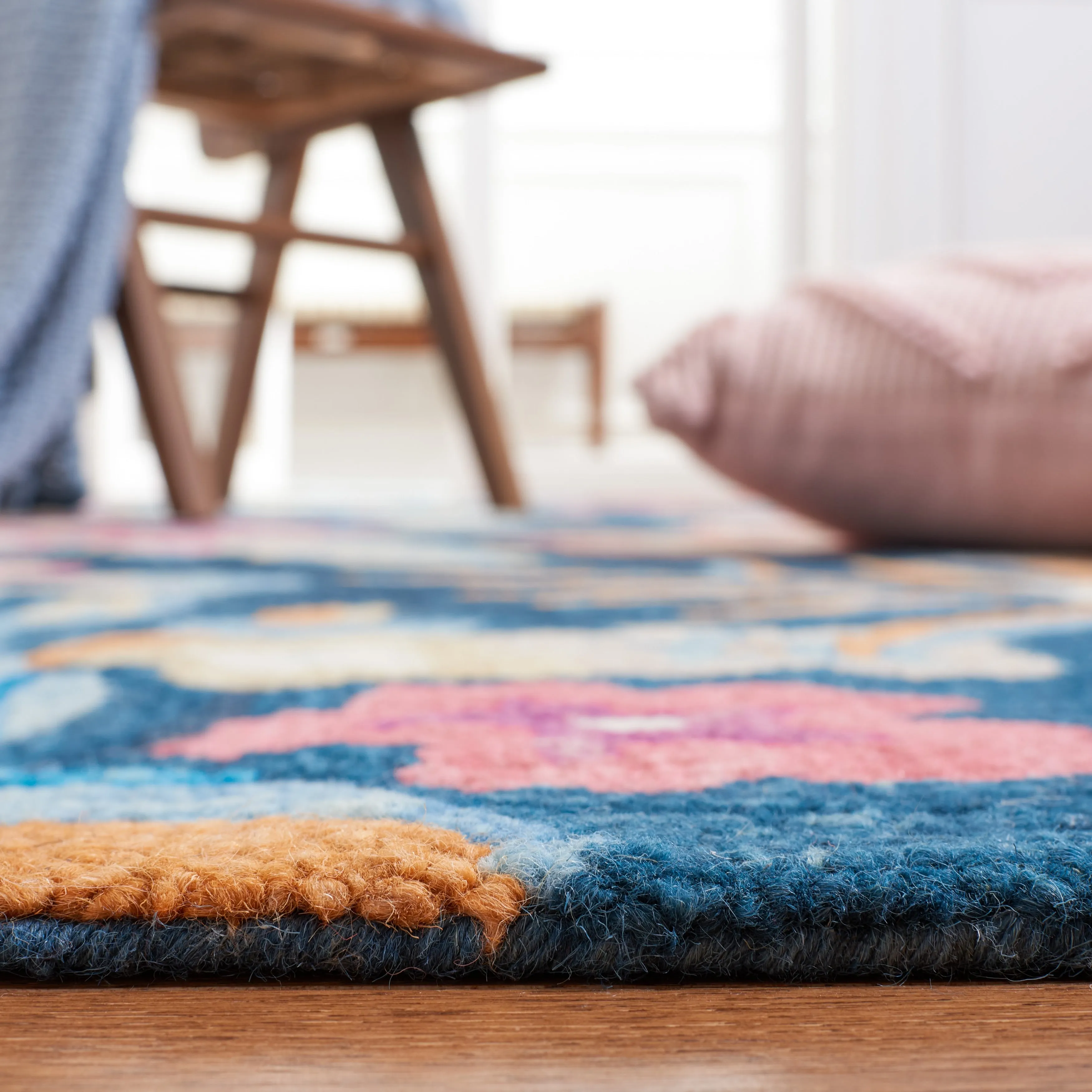 SAFAVIEH Handmade Jardin Violaine Floral Wool Rug