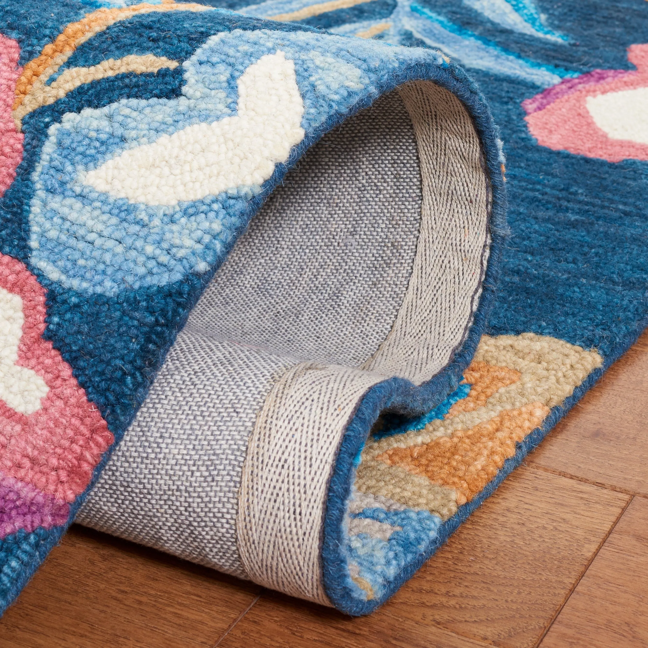 SAFAVIEH Handmade Jardin Violaine Floral Wool Rug