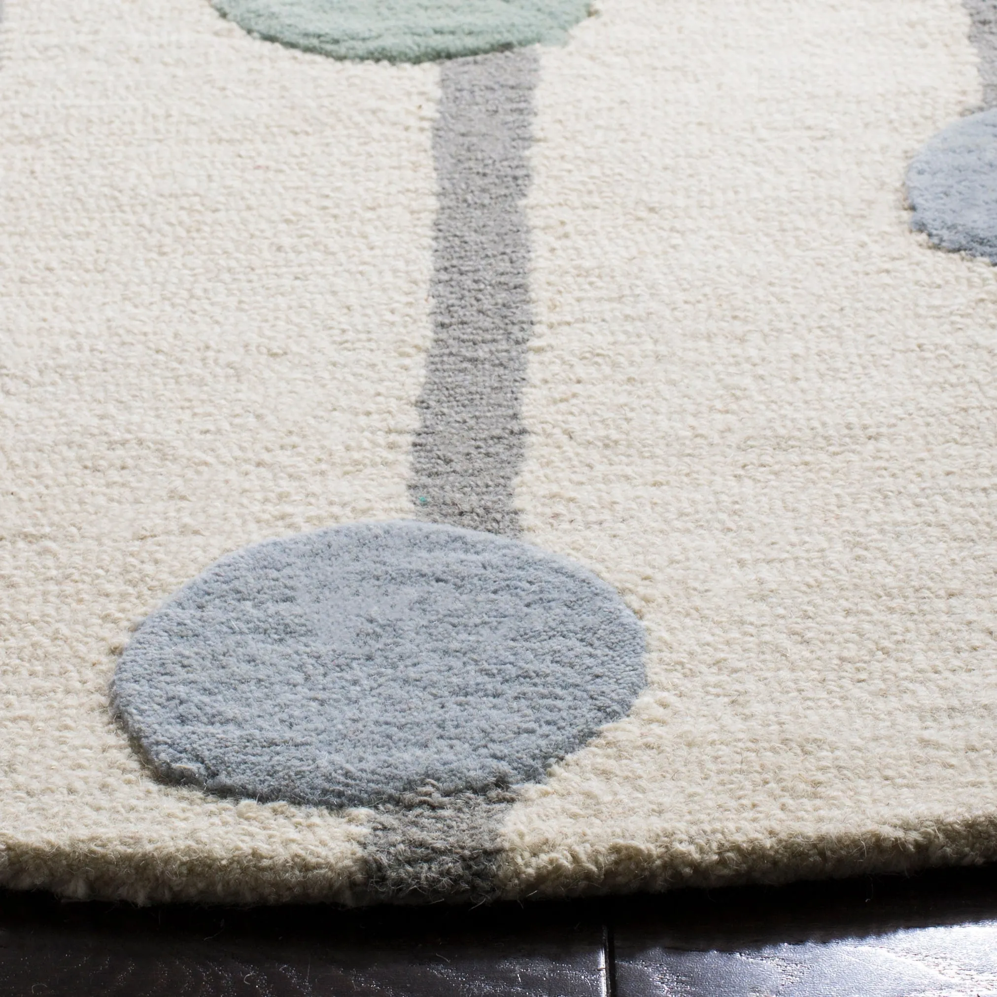 SAFAVIEH Handmade Kids Yasmeen Dotted Stripe Wool Rug