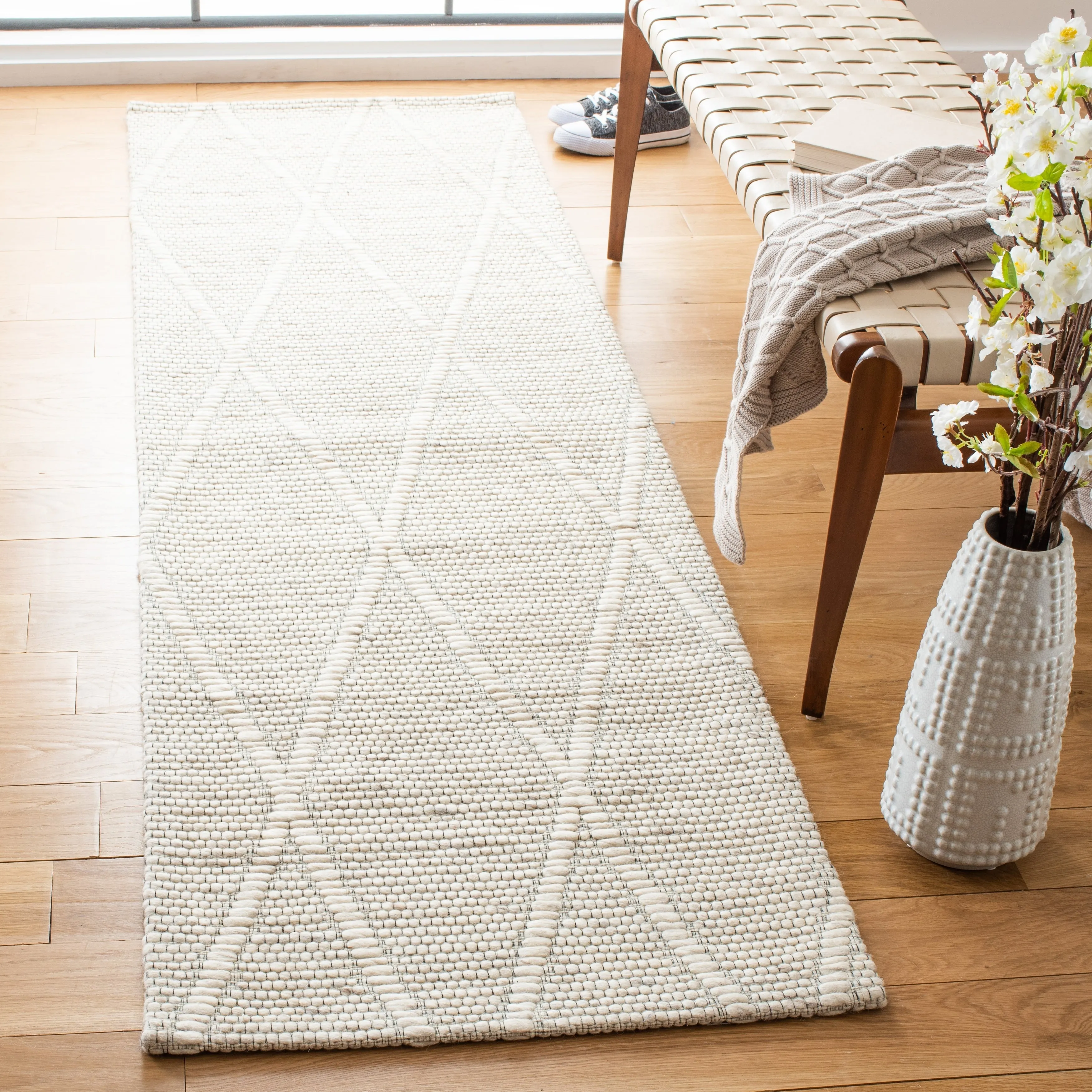 SAFAVIEH Handmade Marbella Dore Wool Rug