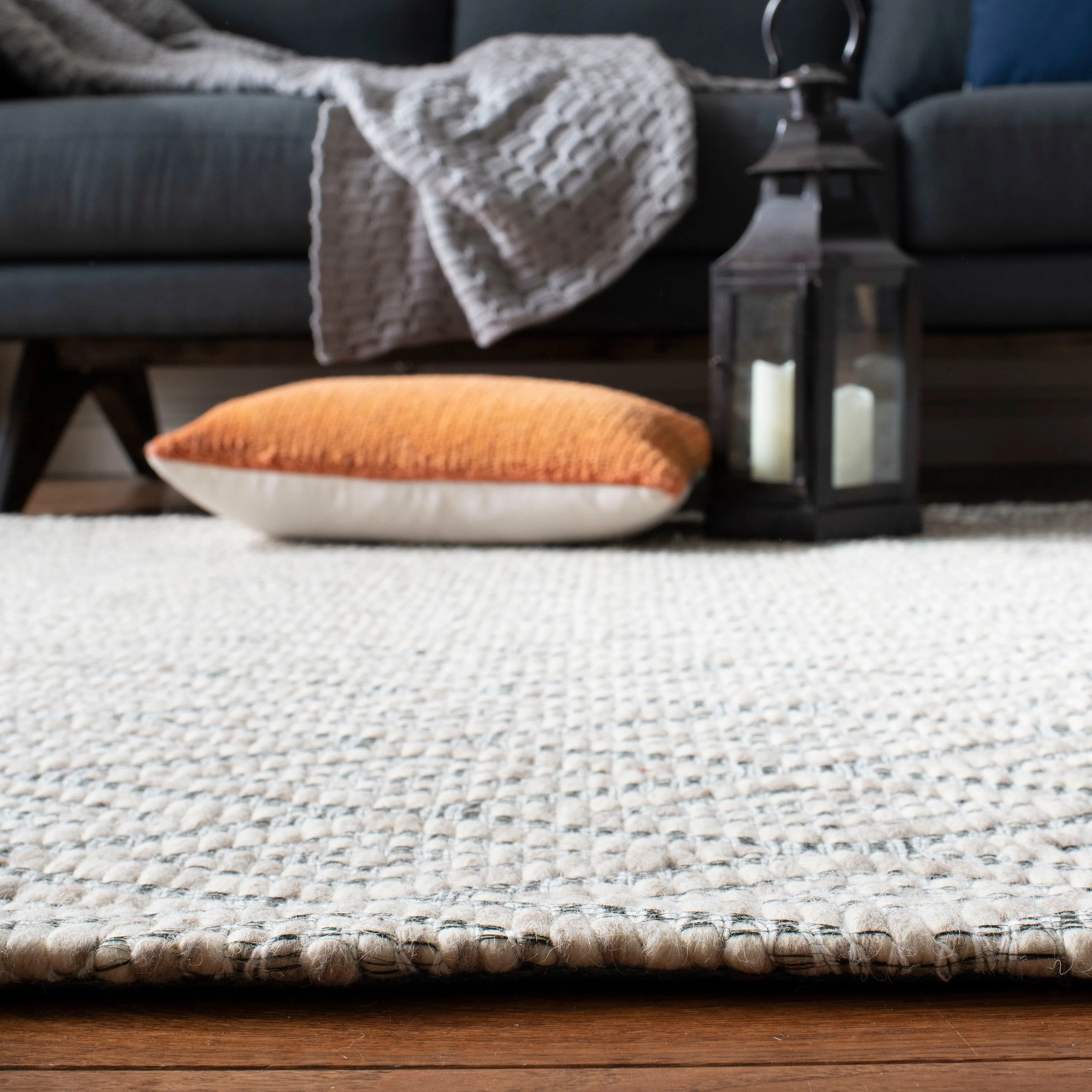 SAFAVIEH Handmade Marbella Liubovia Geometric Beige/Cream Wool Rug