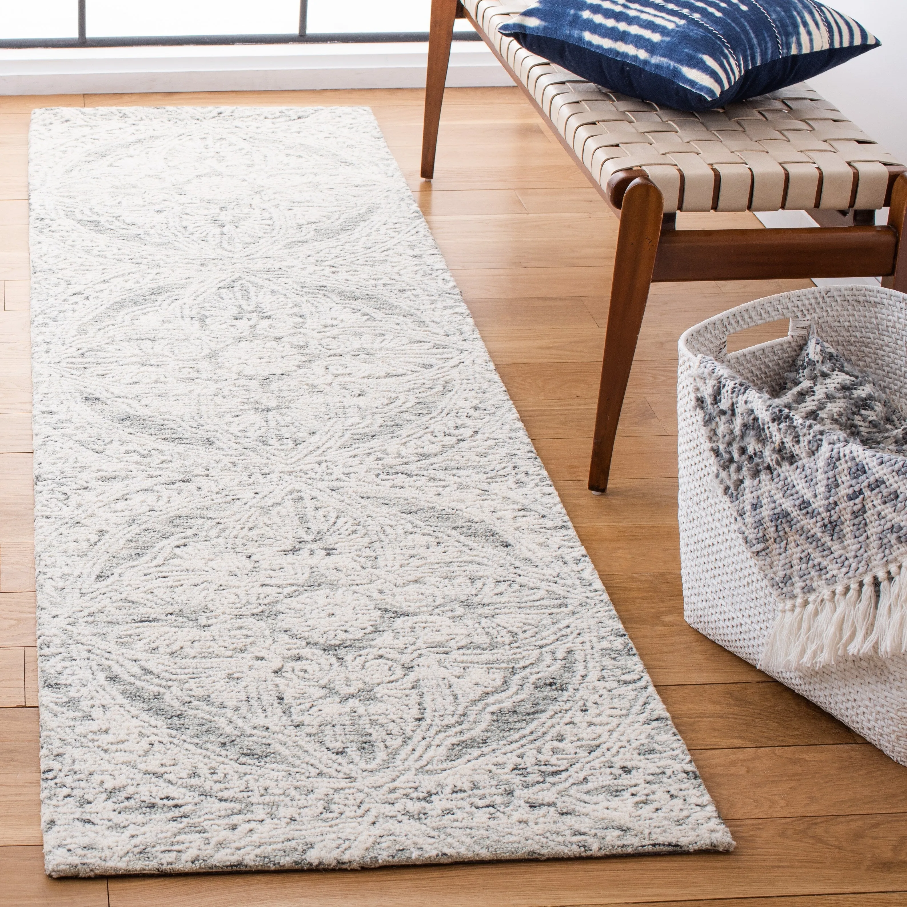 SAFAVIEH Handmade Metro Amala French Country Wool Rug