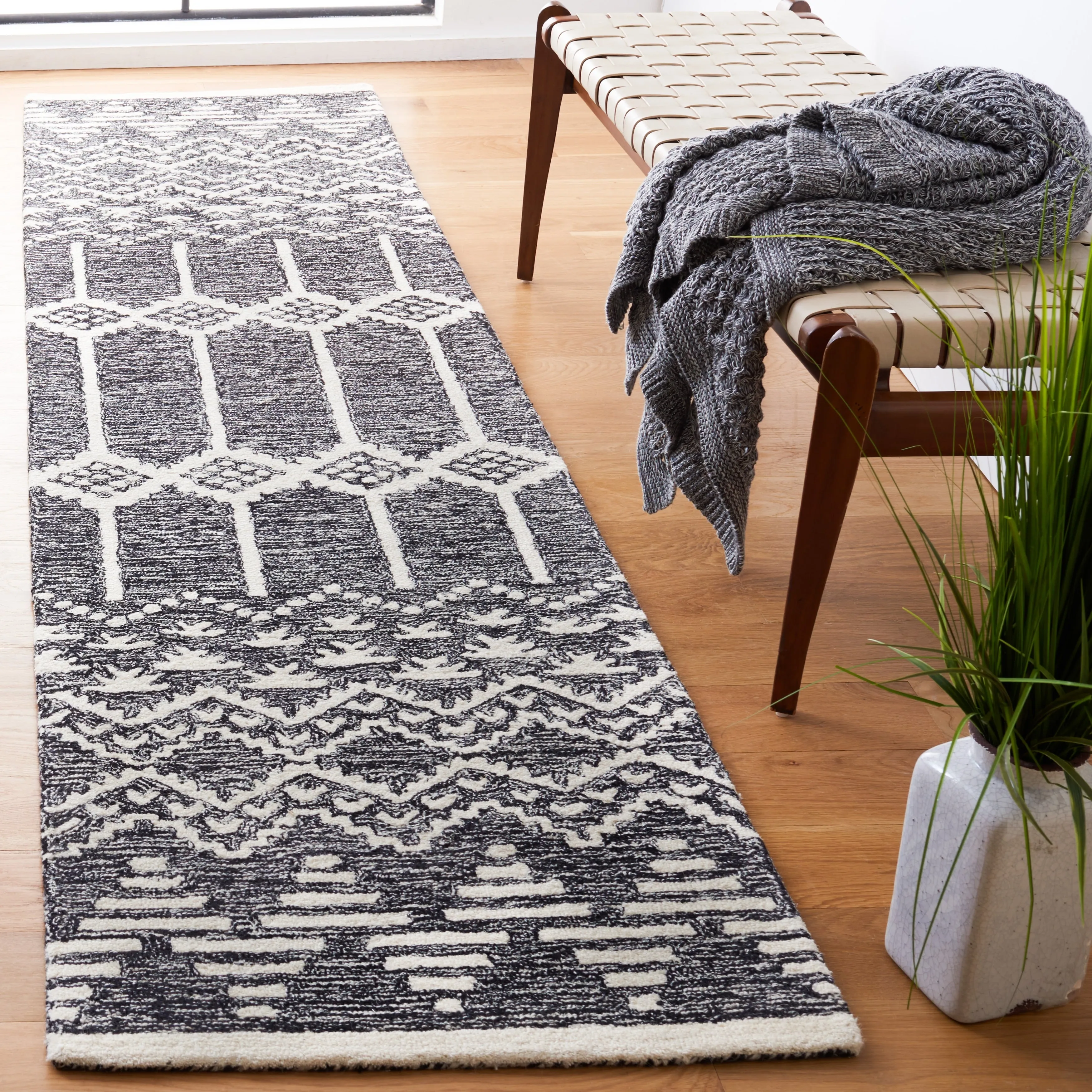 SAFAVIEH Handmade Metro Benilde Wool Rug