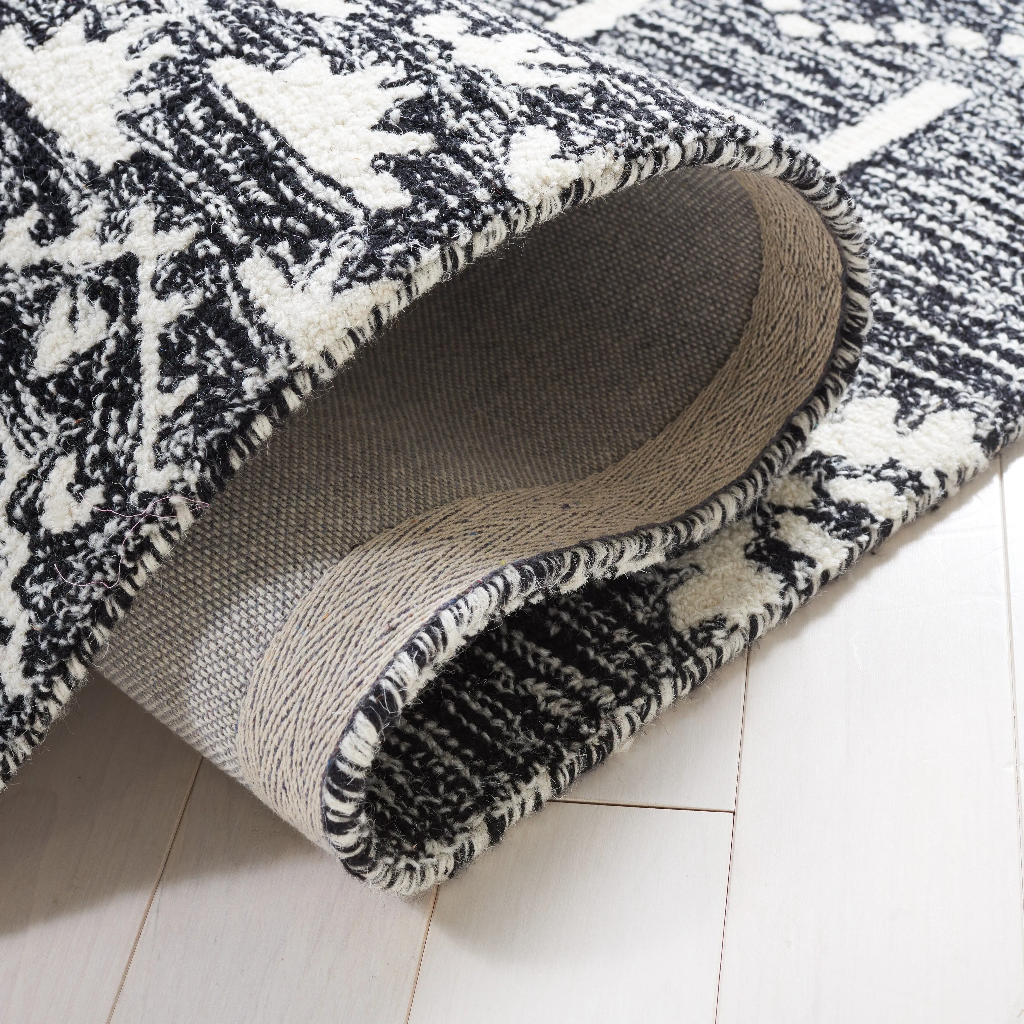 SAFAVIEH Handmade Metro Benilde Wool Rug