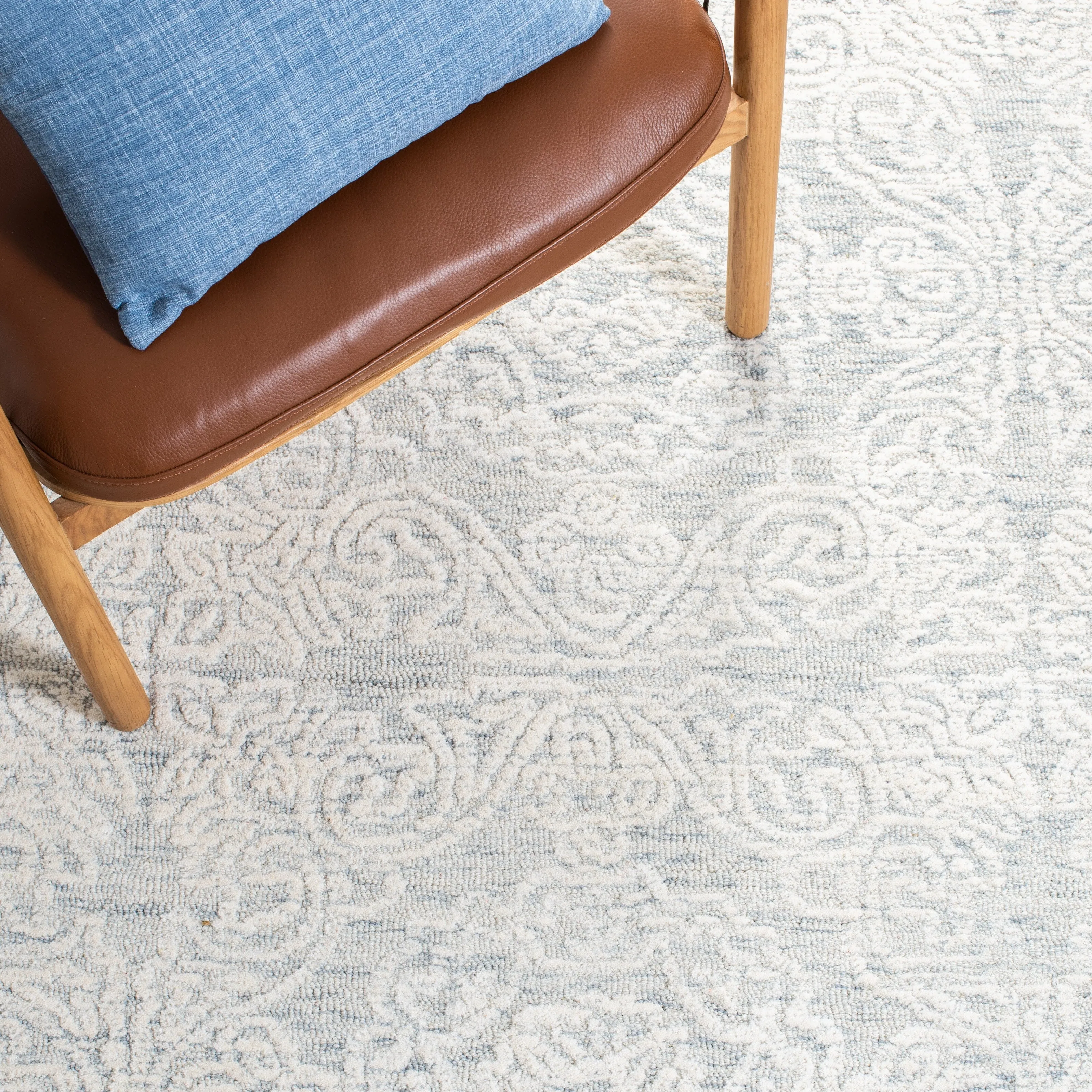 SAFAVIEH Handmade Metro Bhavani French Country Wool Rug