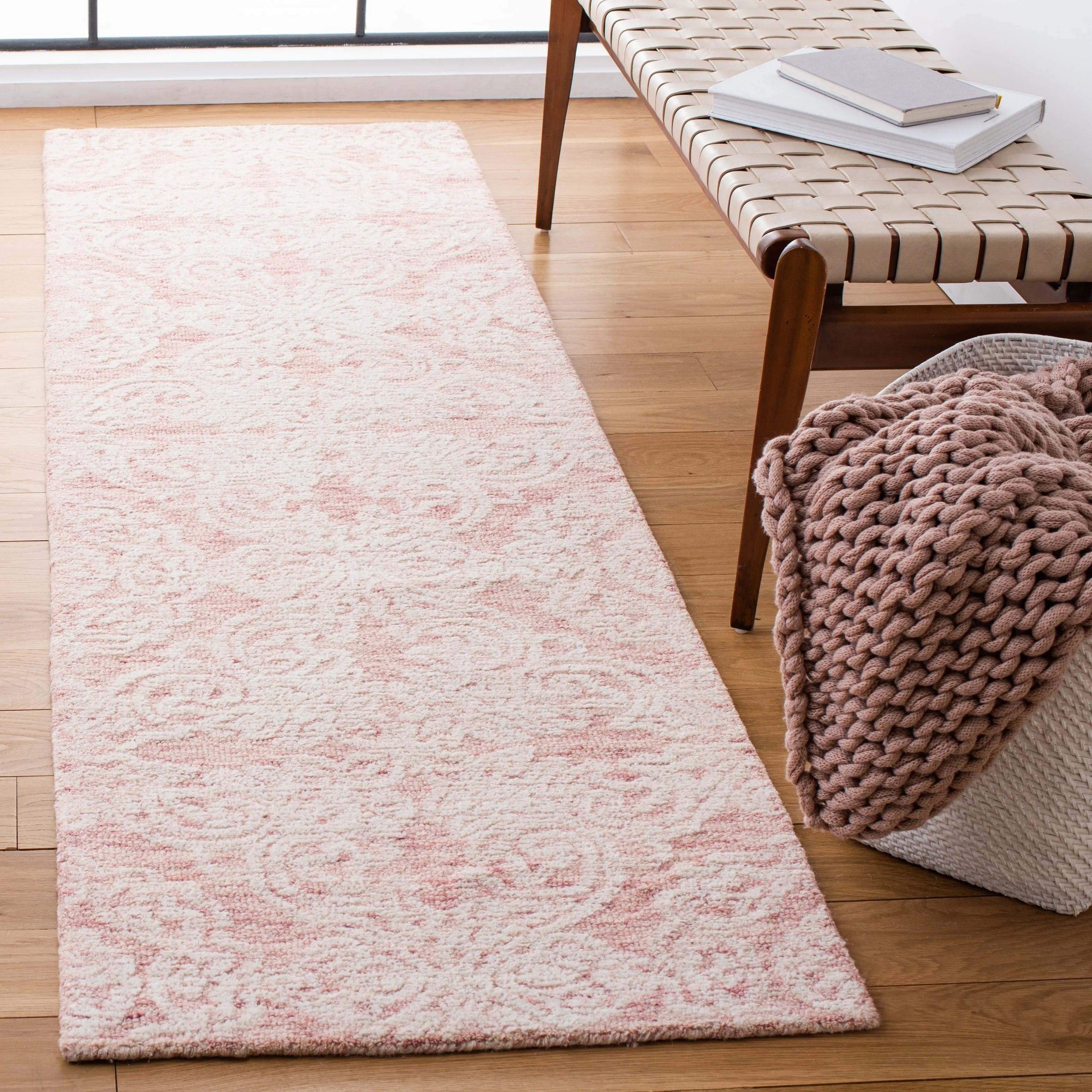SAFAVIEH Handmade Metro Bhavani French Country Wool Rug