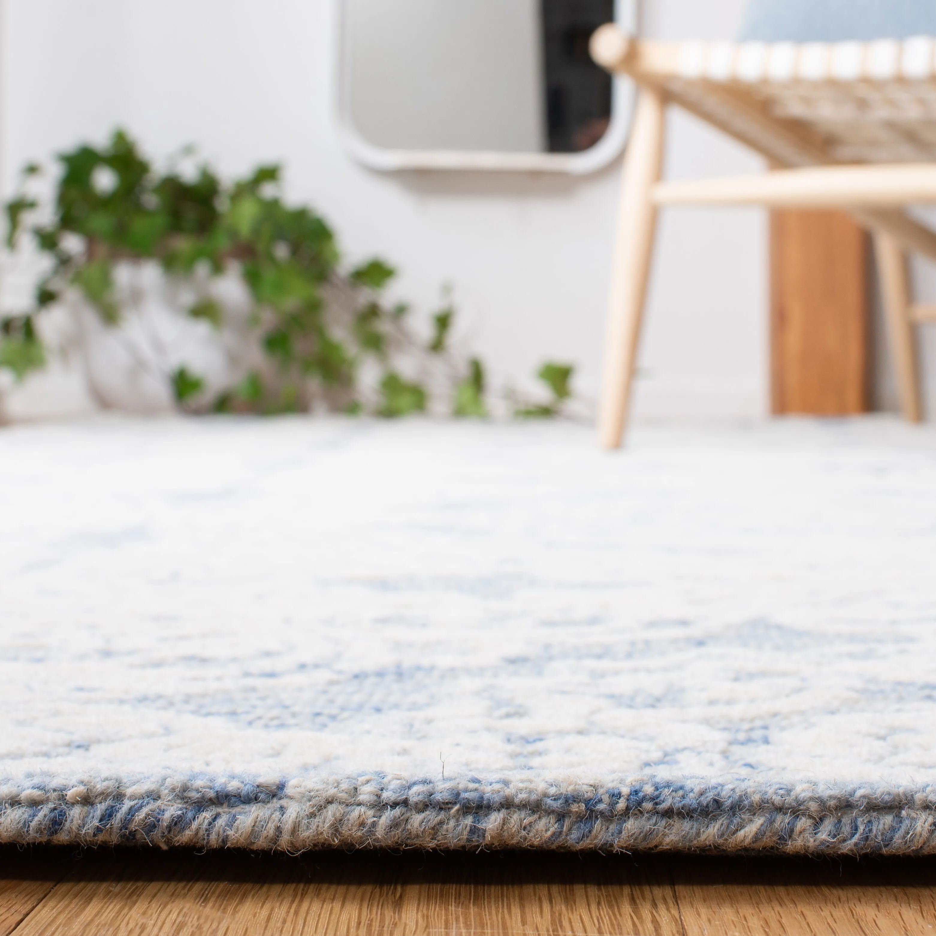 SAFAVIEH Handmade Metro Bhavani French Country Wool Rug