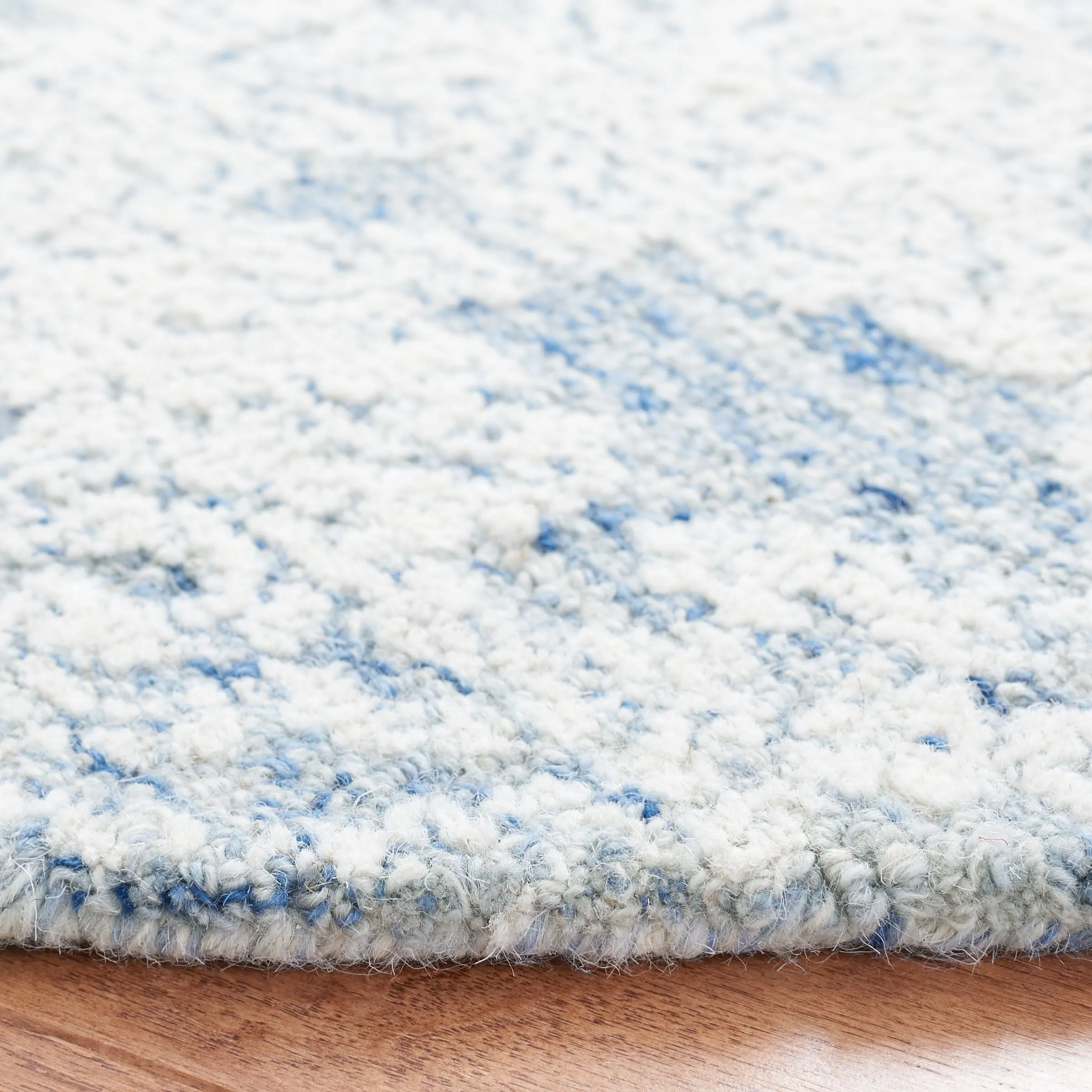 SAFAVIEH Handmade Metro Bhavani French Country Wool Rug