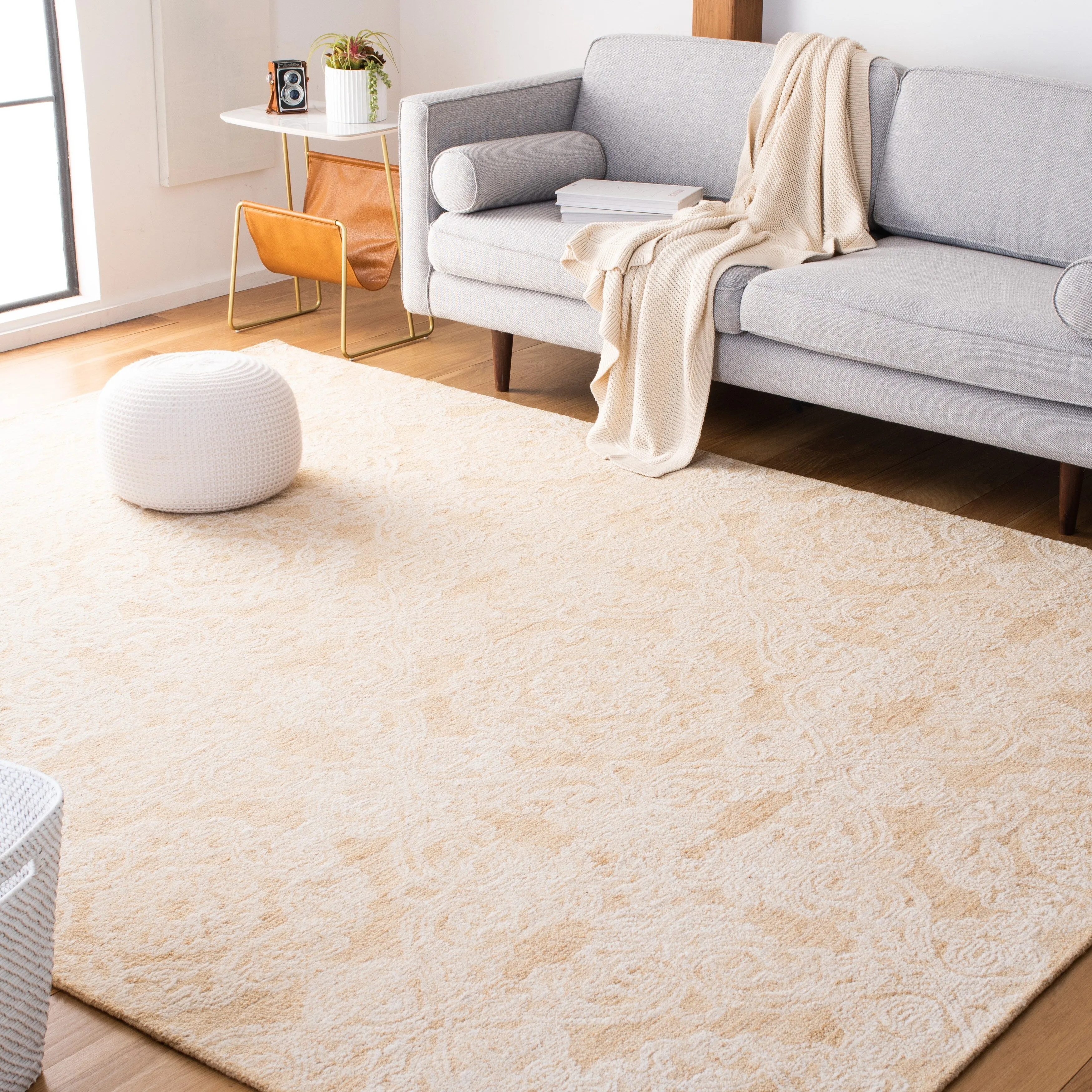 SAFAVIEH Handmade Metro Bhavani French Country Wool Rug