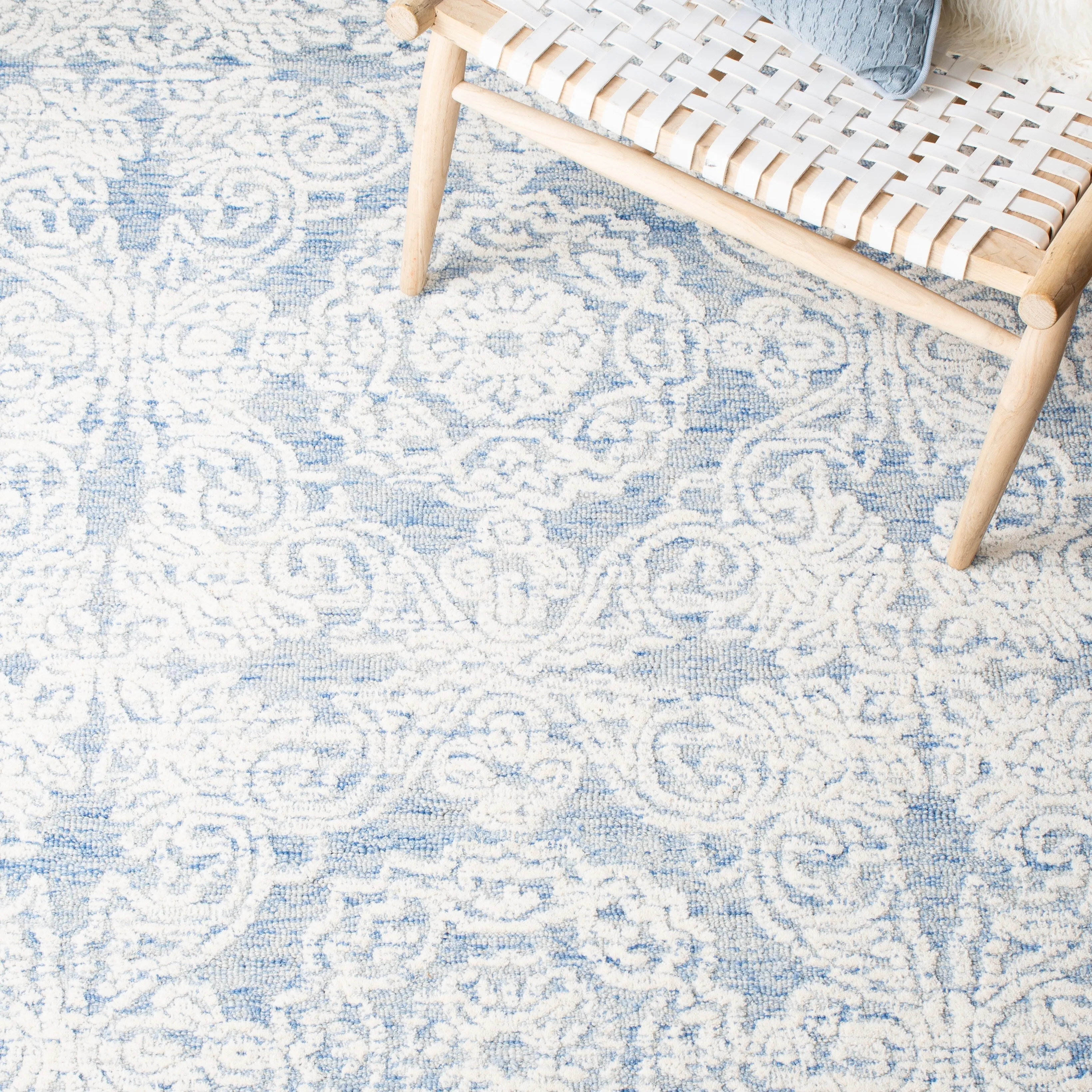 SAFAVIEH Handmade Metro Bhavani French Country Wool Rug