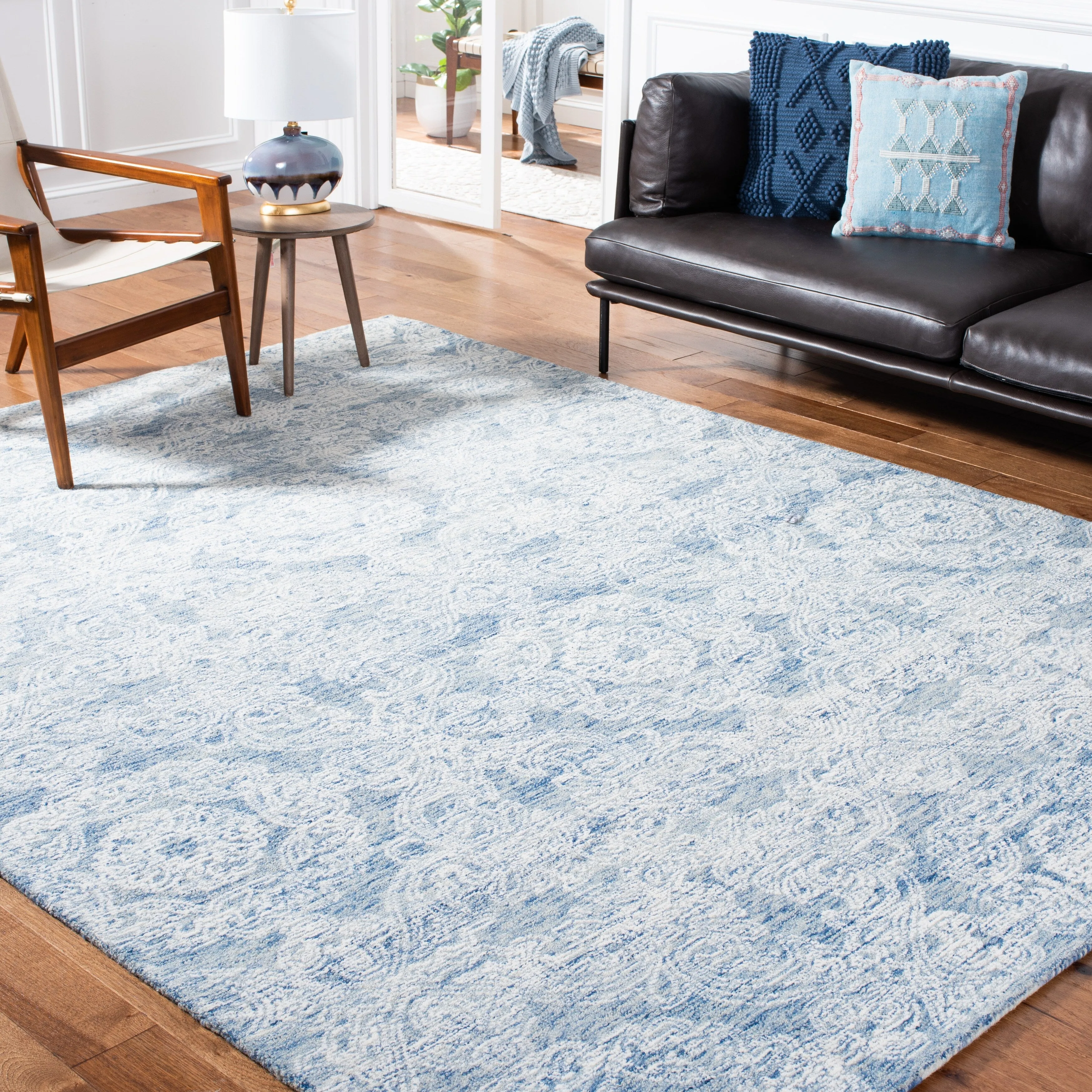 SAFAVIEH Handmade Metro Bhavani French Country Wool Rug