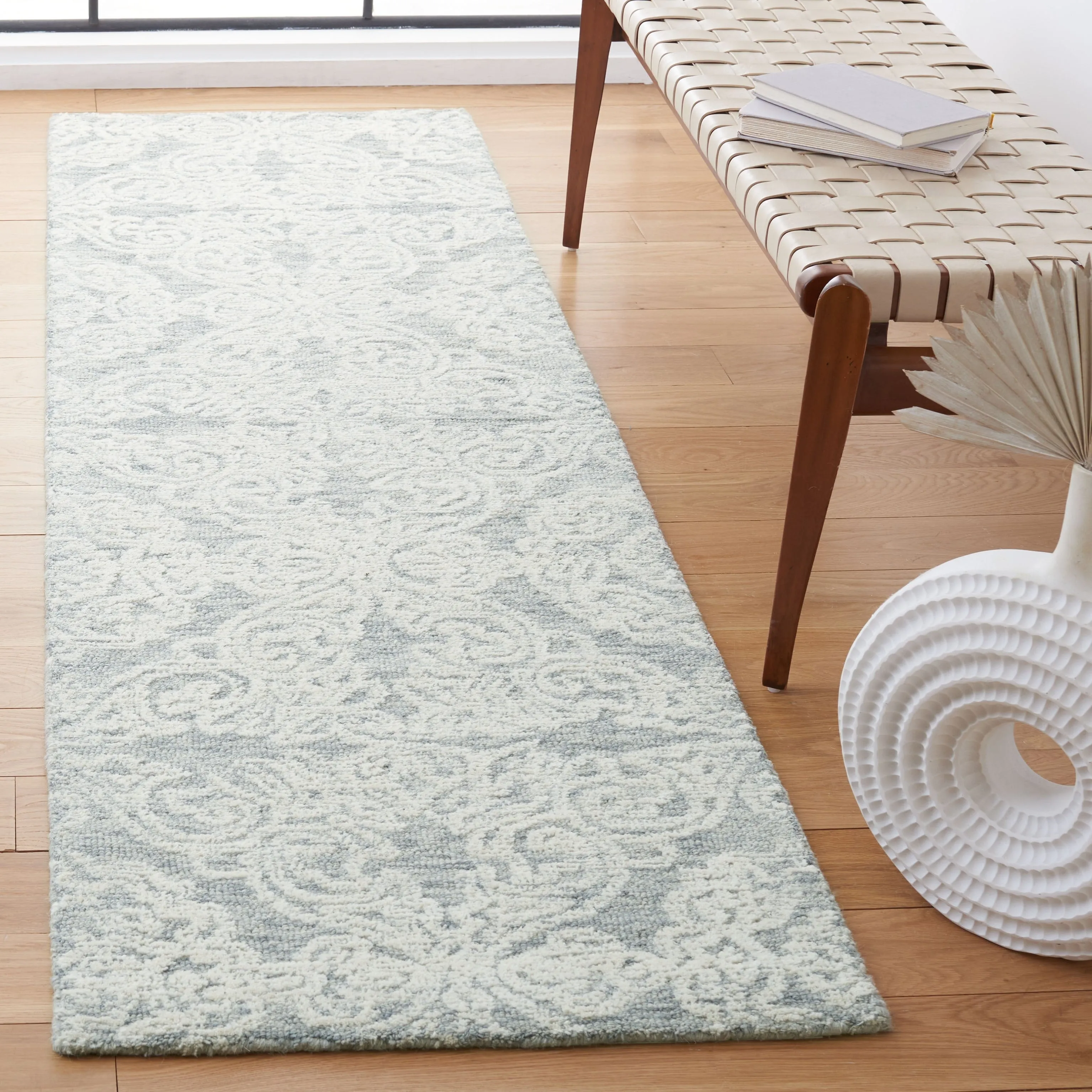 SAFAVIEH Handmade Metro Bhavani French Country Wool Rug