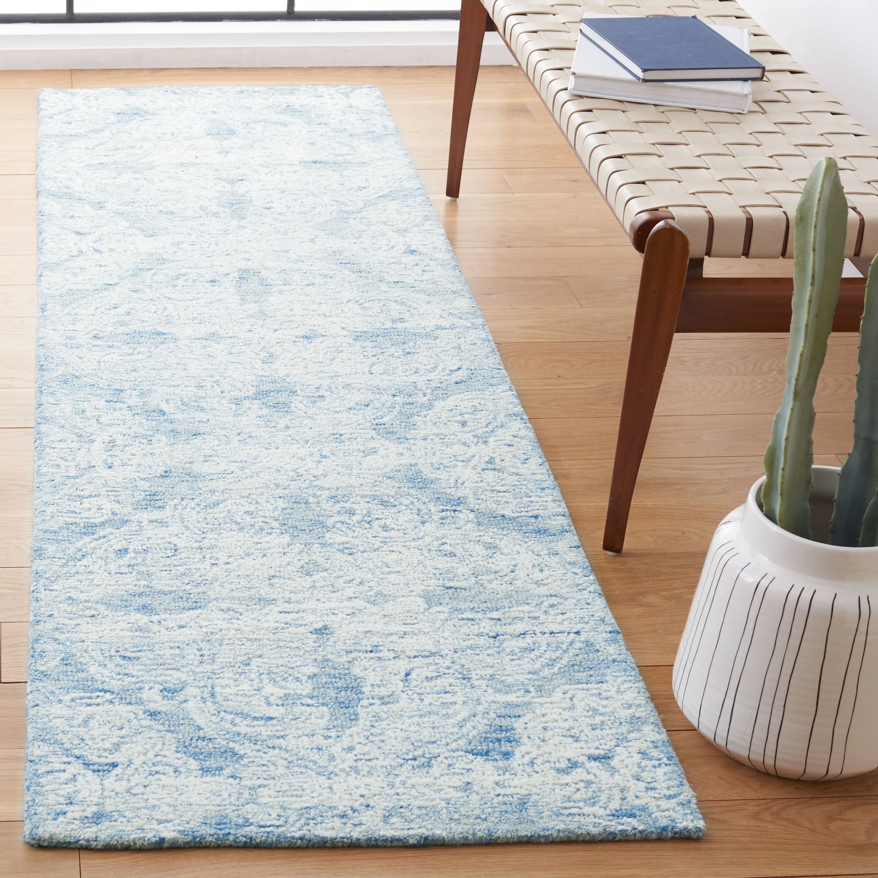 SAFAVIEH Handmade Metro Bhavani French Country Wool Rug