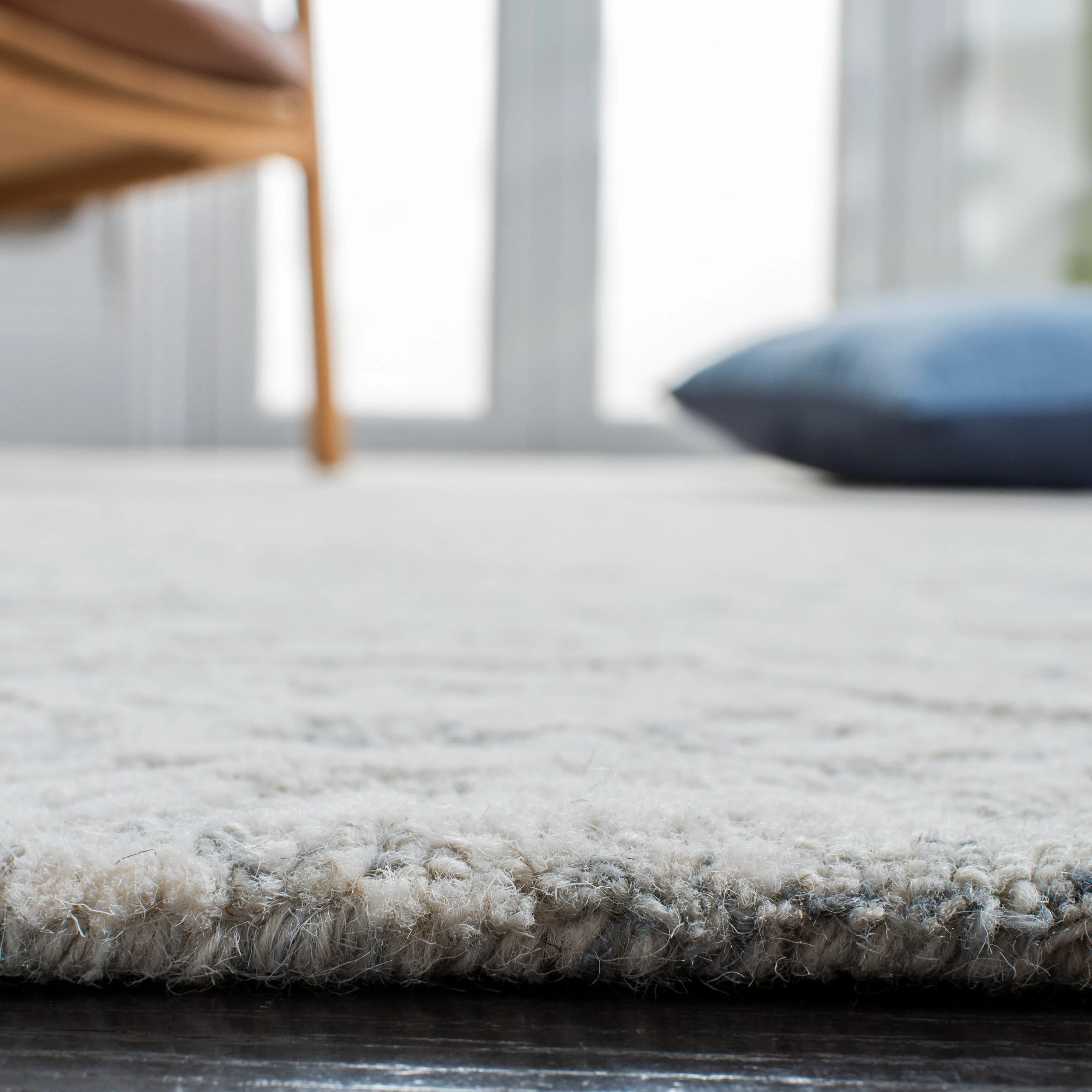 SAFAVIEH Handmade Metro Bhavani French Country Wool Rug
