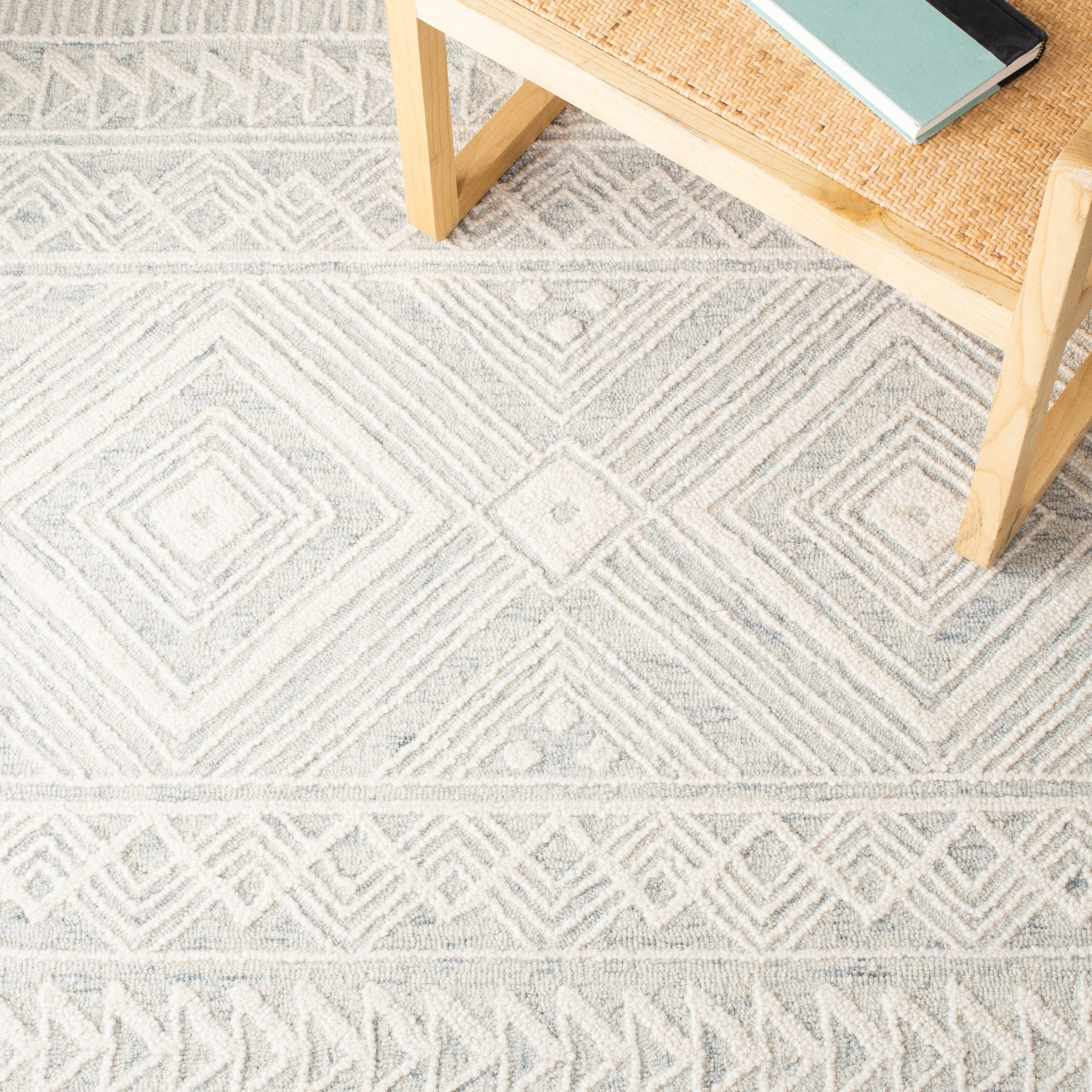 SAFAVIEH Handmade Metro Mirushe Boho Moroccan Wool Rug