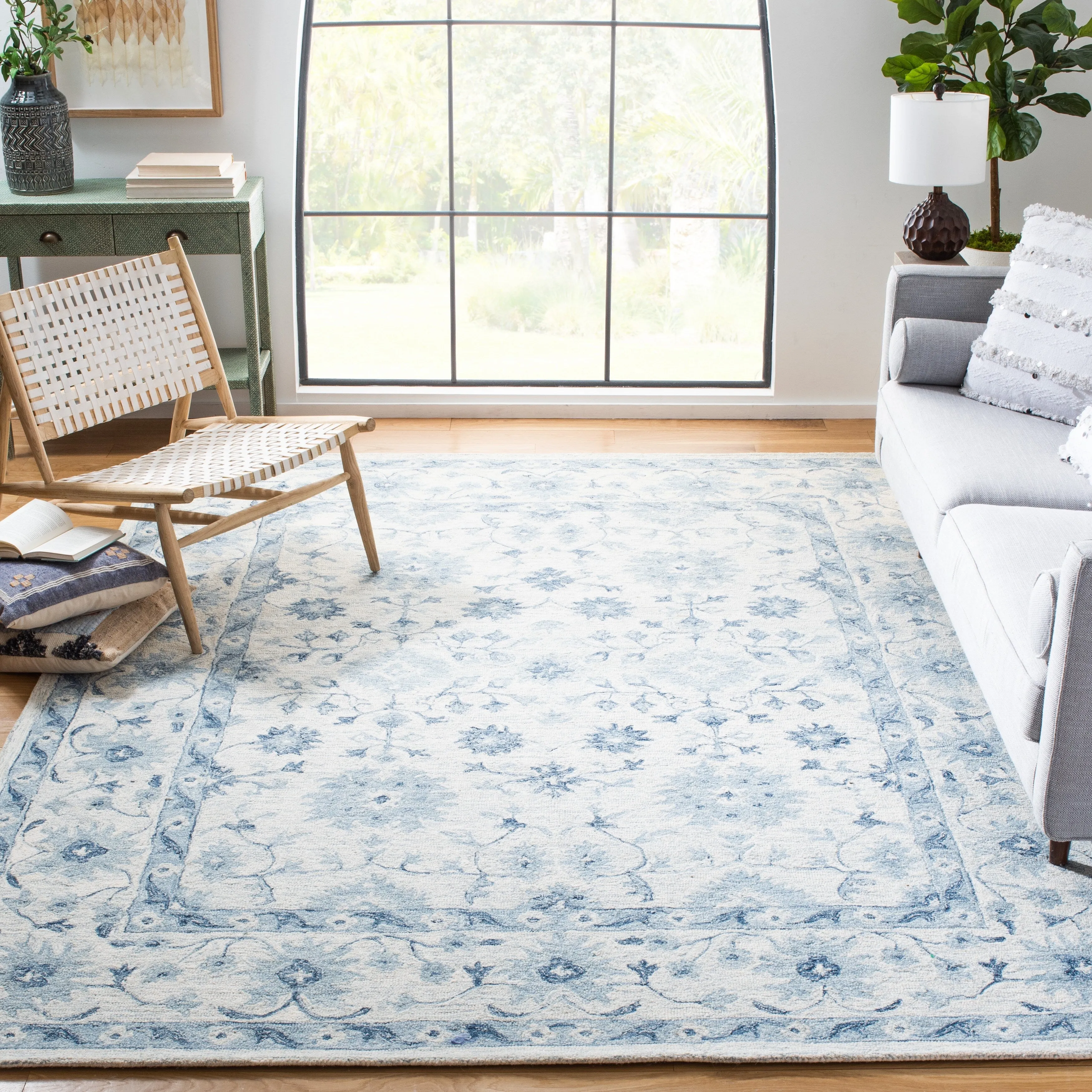 SAFAVIEH Handmade Micro-Loop Gertraut Wool Rug
