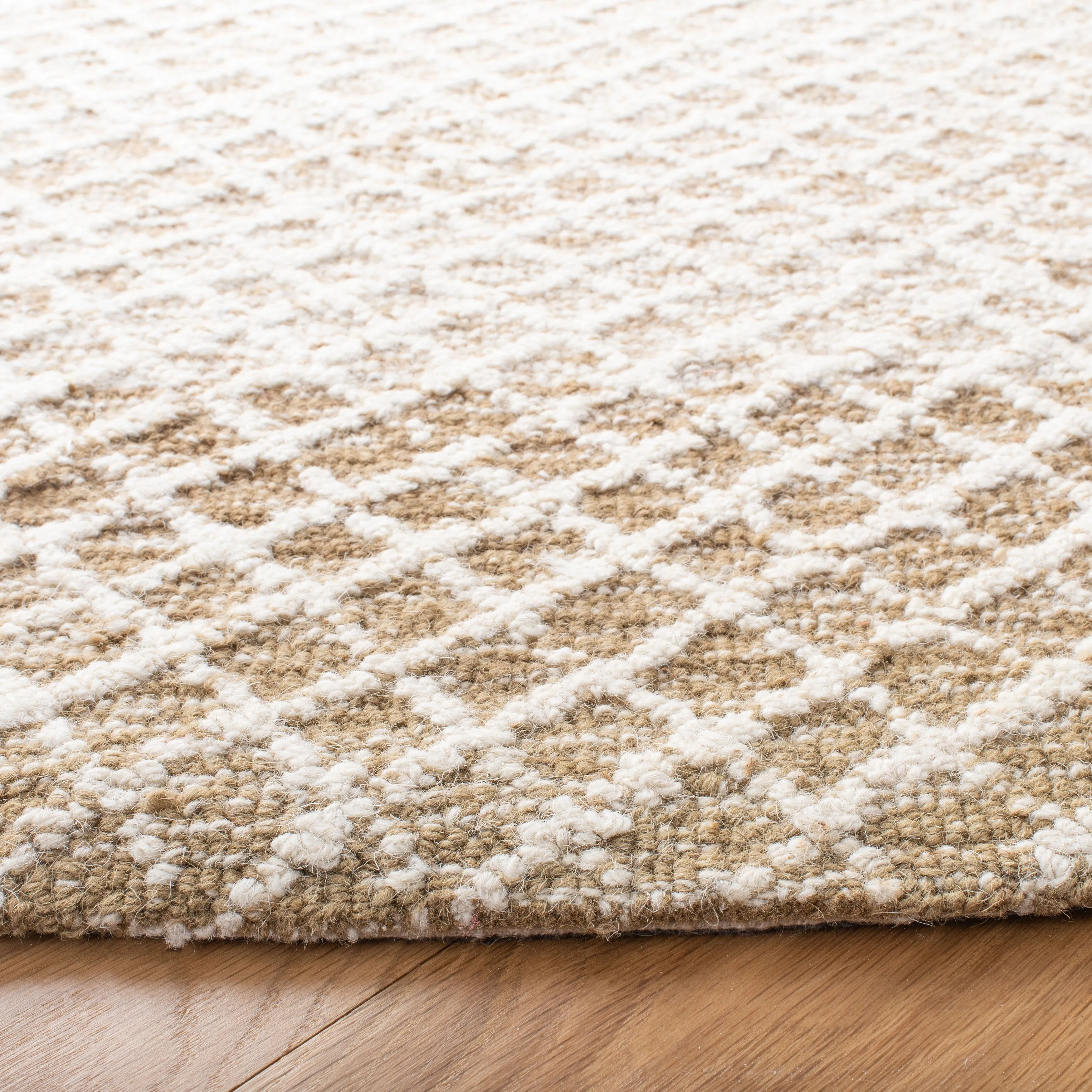 SAFAVIEH Handmade Micro-Loop Louwra Wool Rug