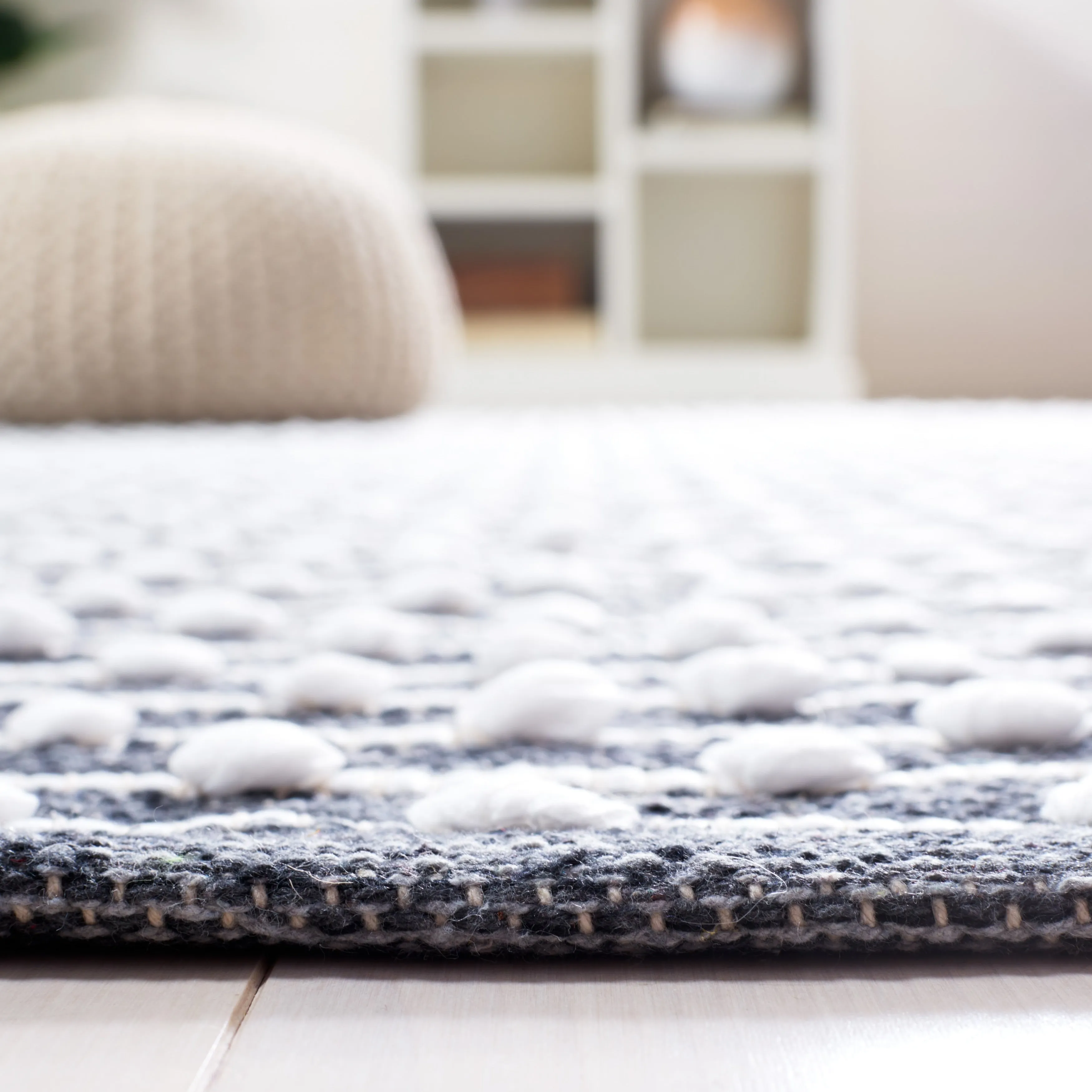 SAFAVIEH Handmade Montauk Millie Casual Rug