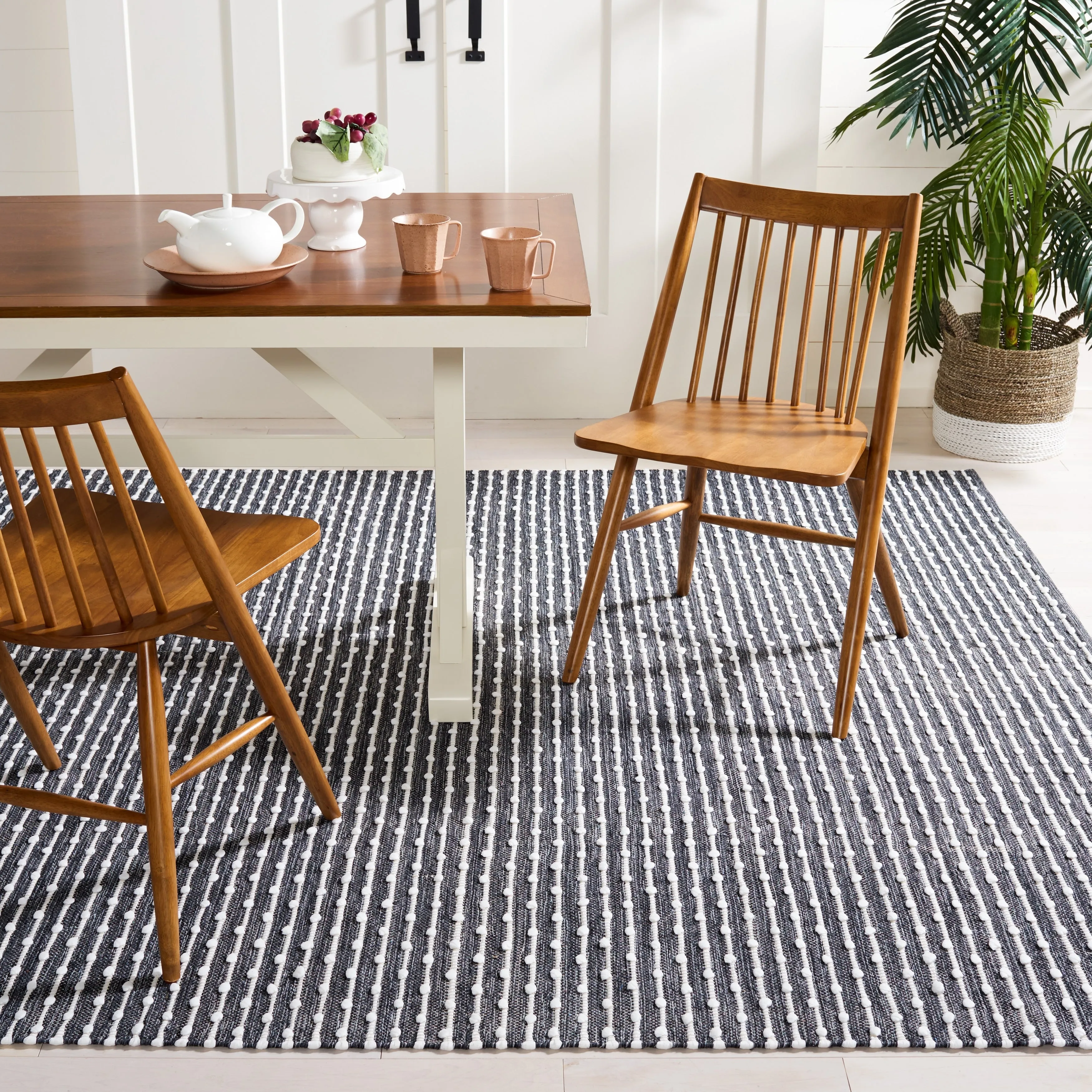 SAFAVIEH Handmade Montauk Millie Casual Rug