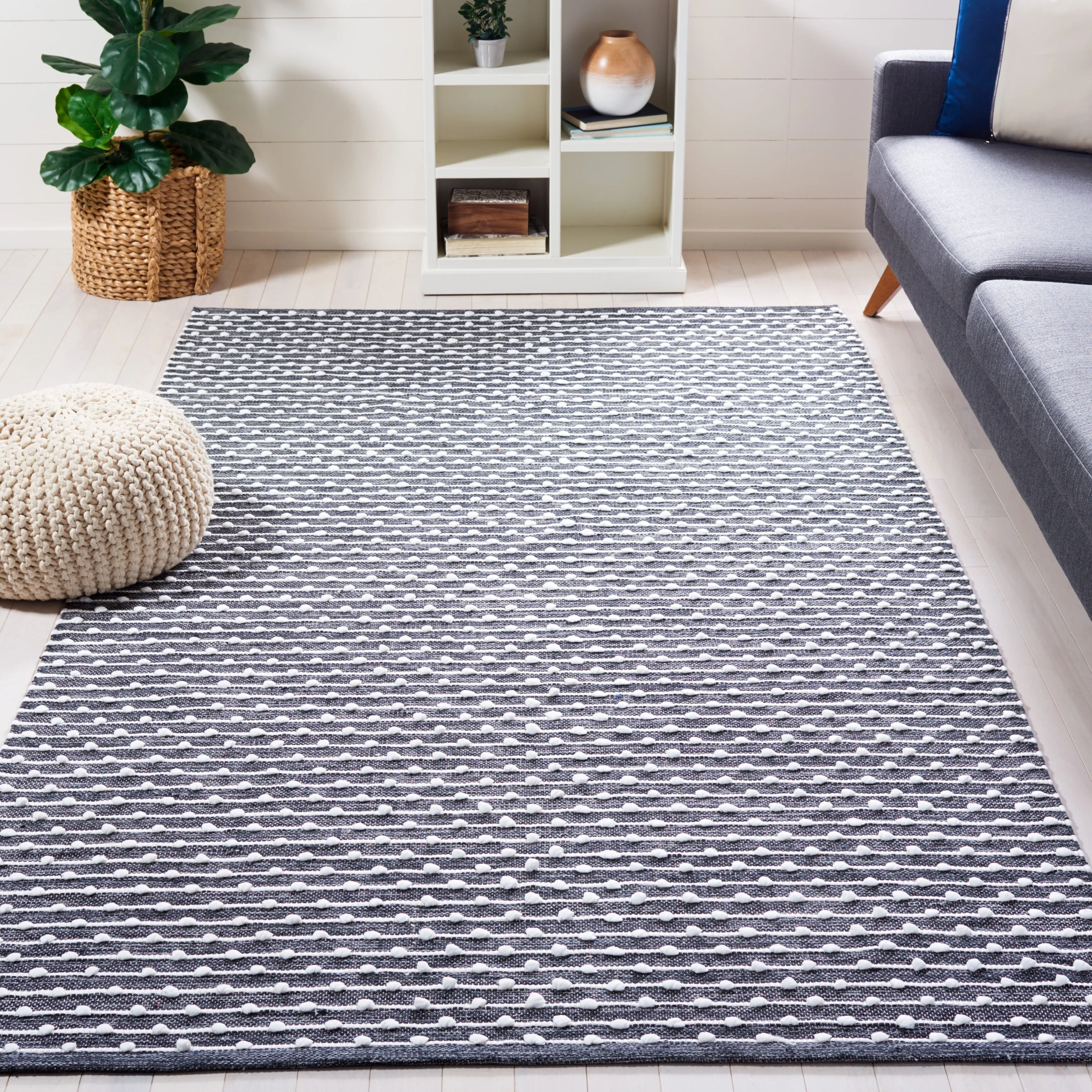 SAFAVIEH Handmade Montauk Millie Casual Rug