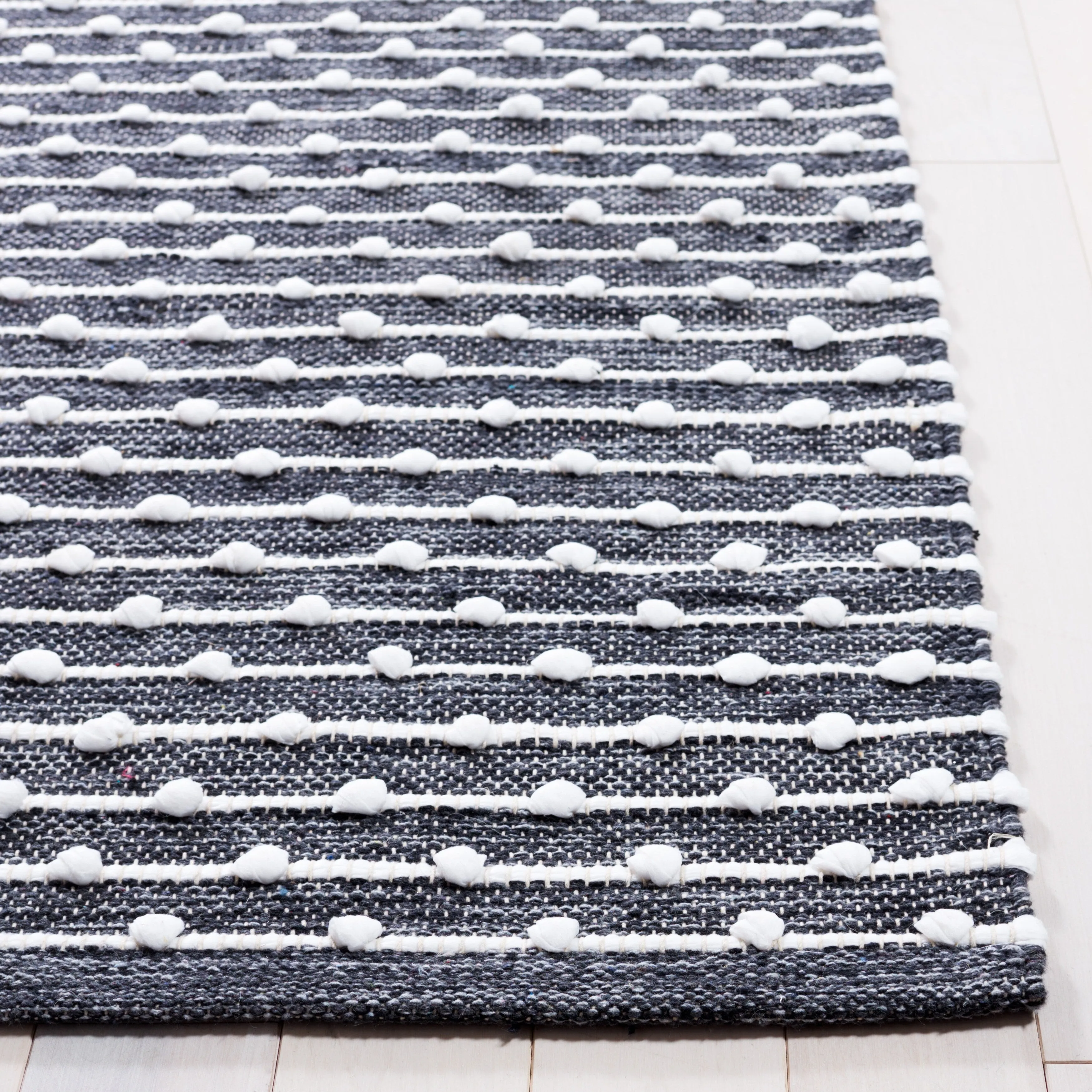SAFAVIEH Handmade Montauk Millie Casual Rug