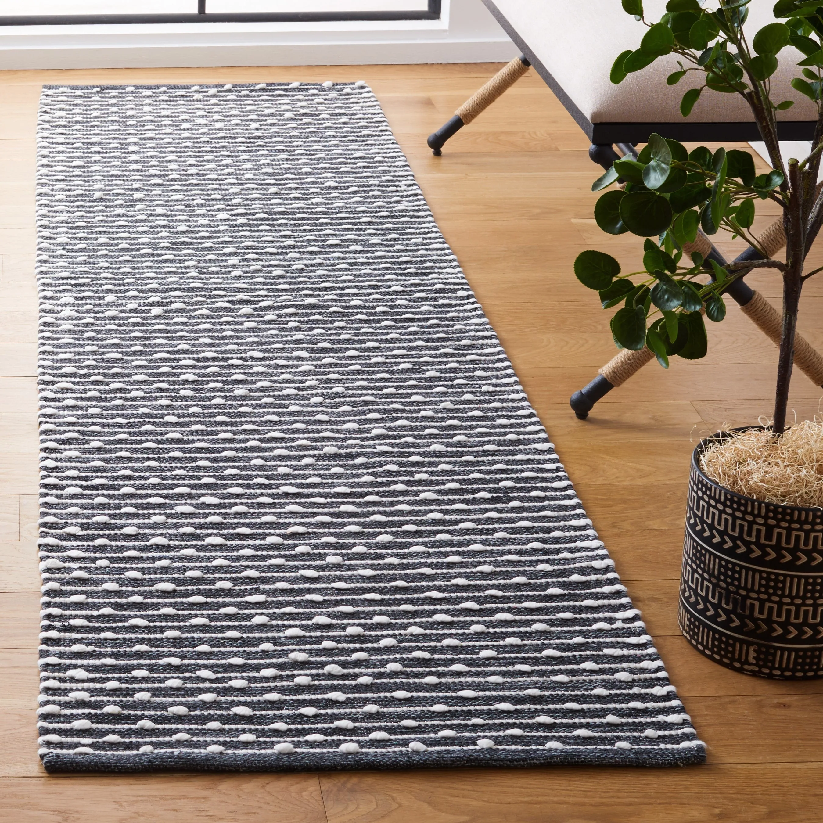 SAFAVIEH Handmade Montauk Millie Casual Rug