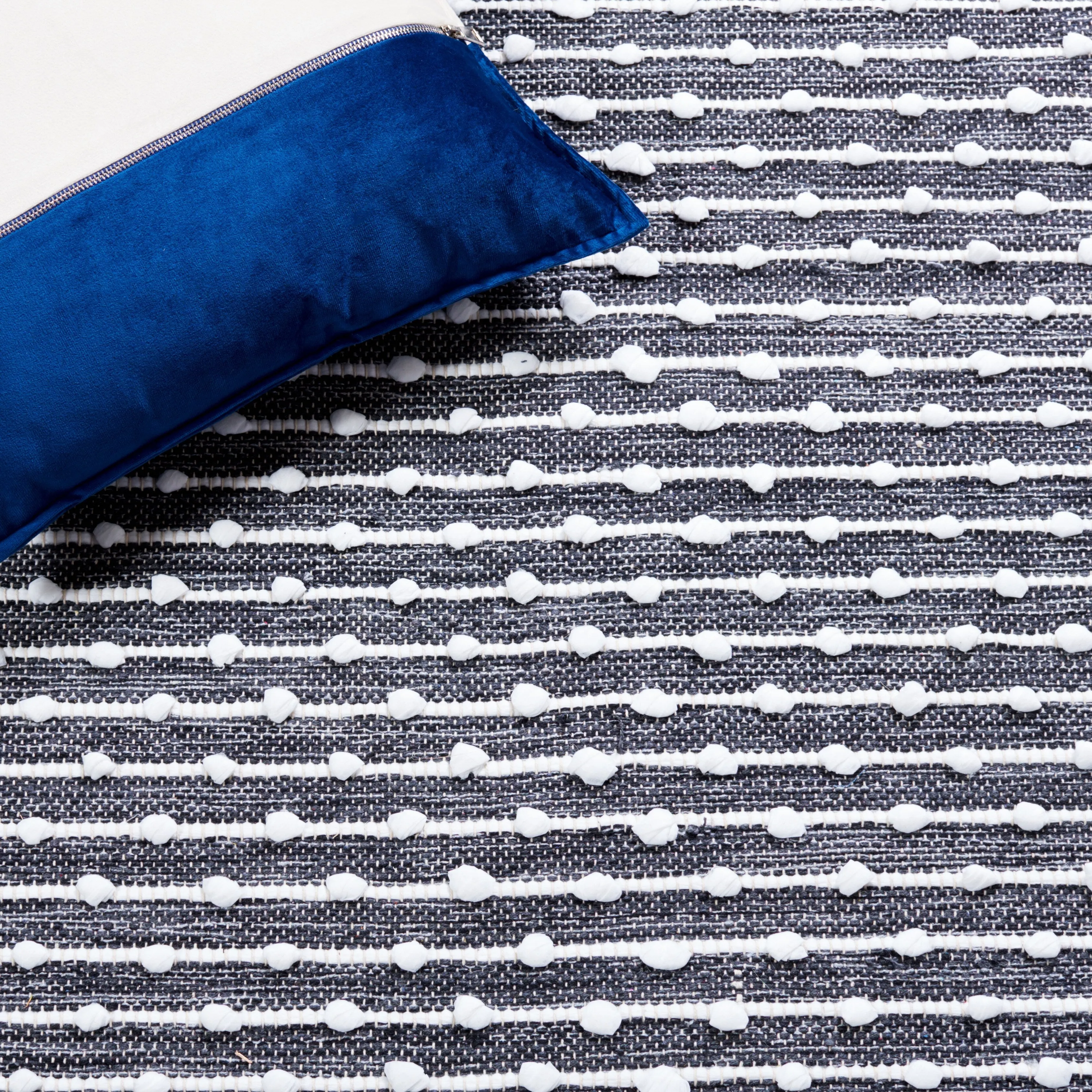SAFAVIEH Handmade Montauk Millie Casual Rug