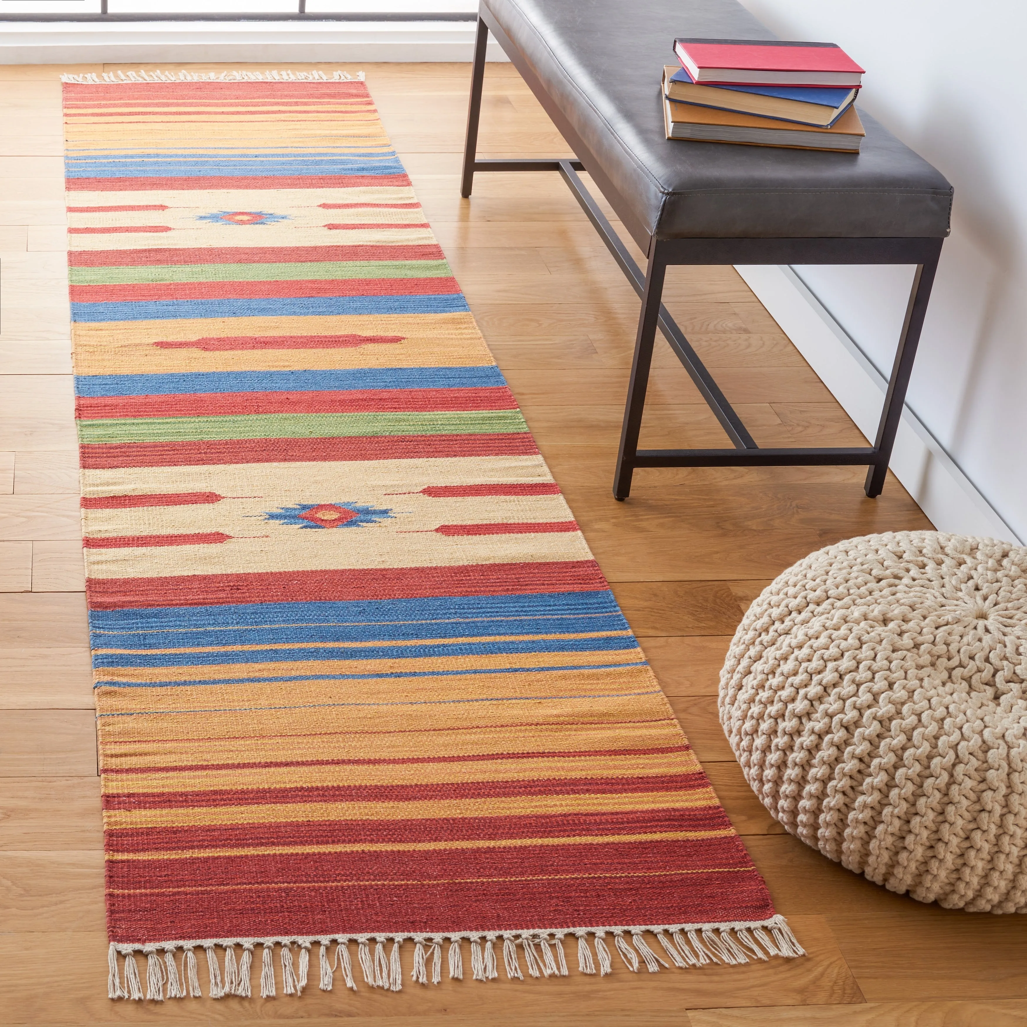 SAFAVIEH Handmade Montauk Suule Southwestern Tribal Cotton Fringe Rug