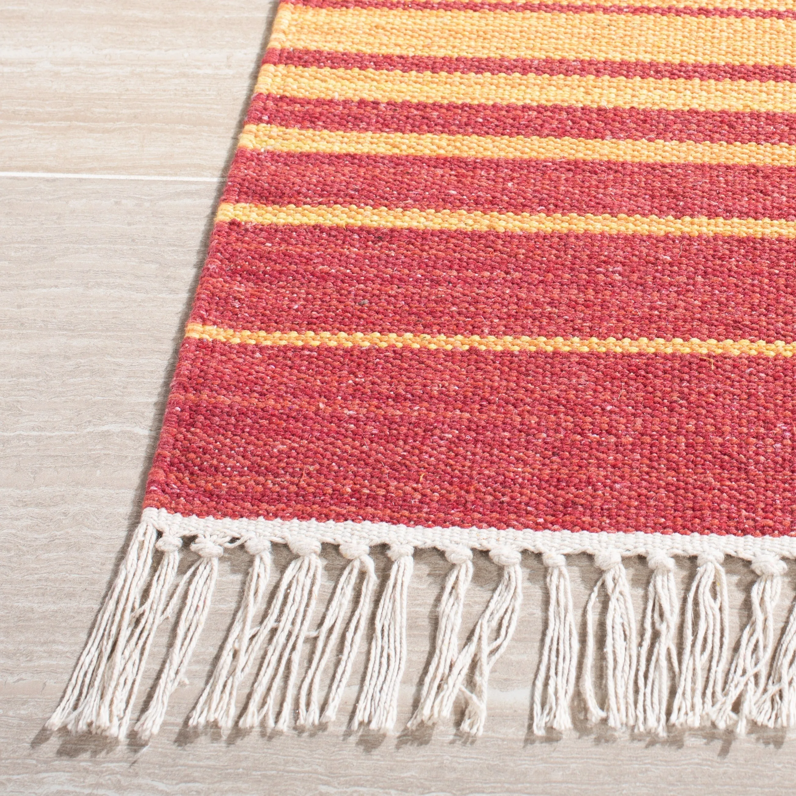 SAFAVIEH Handmade Montauk Suule Southwestern Tribal Cotton Fringe Rug