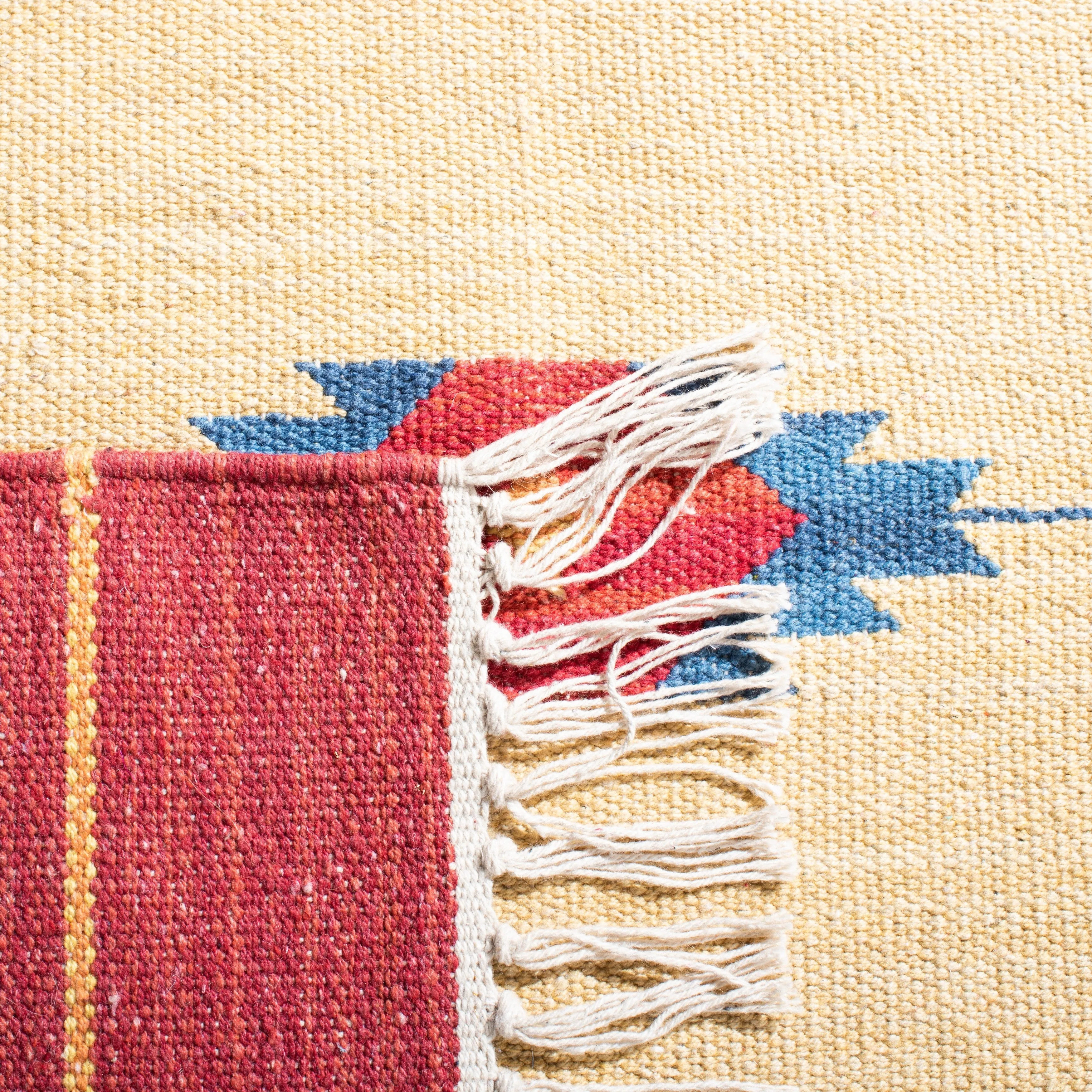 SAFAVIEH Handmade Montauk Suule Southwestern Tribal Cotton Fringe Rug