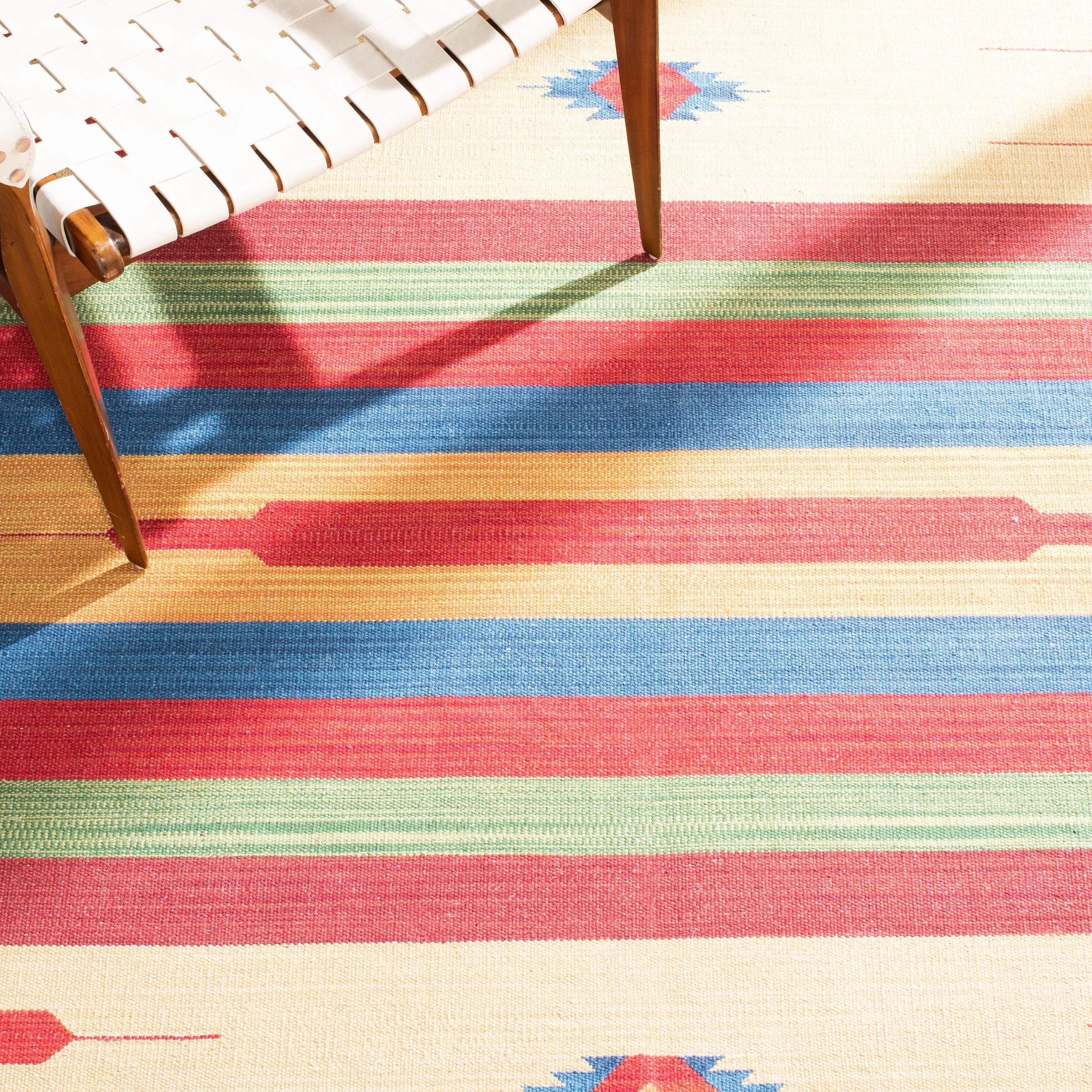 SAFAVIEH Handmade Montauk Suule Southwestern Tribal Cotton Fringe Rug