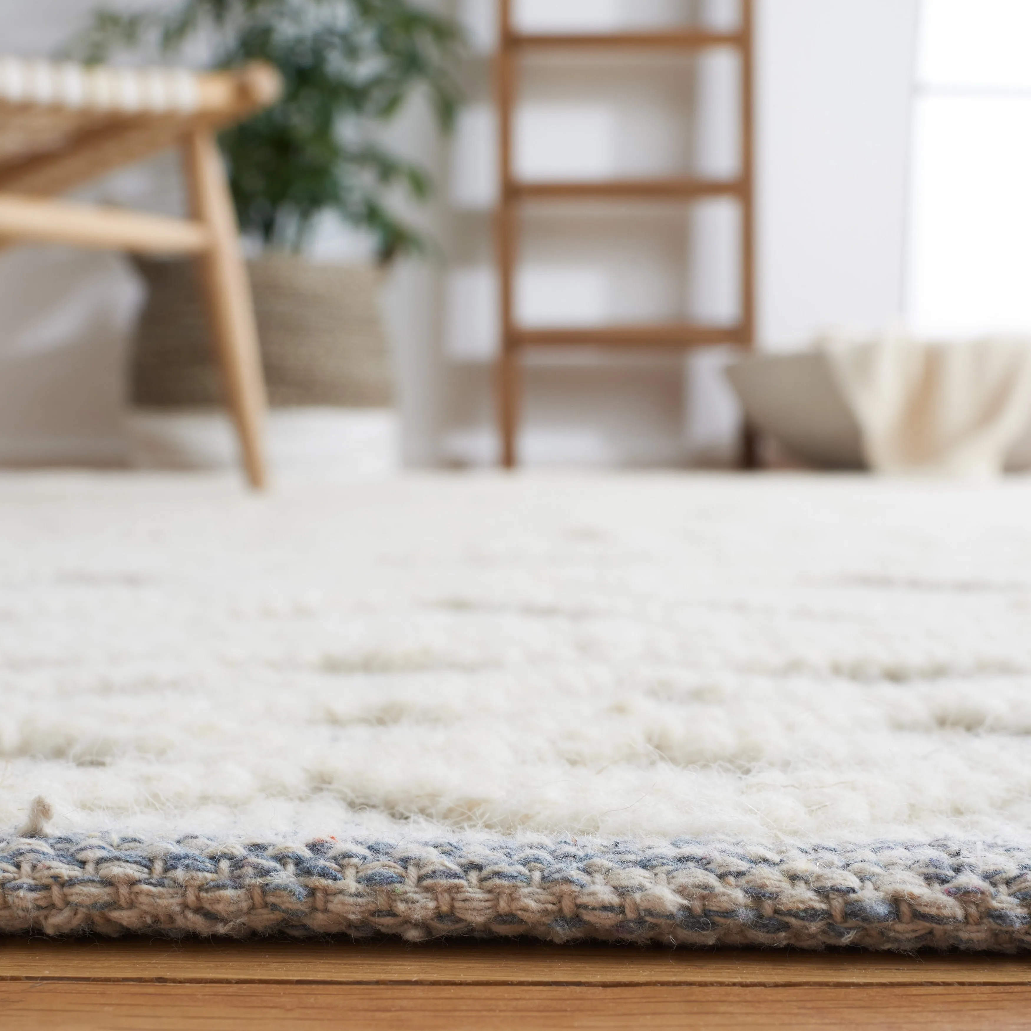 SAFAVIEH Handmade Natura Giedrima Boho Wool Rug