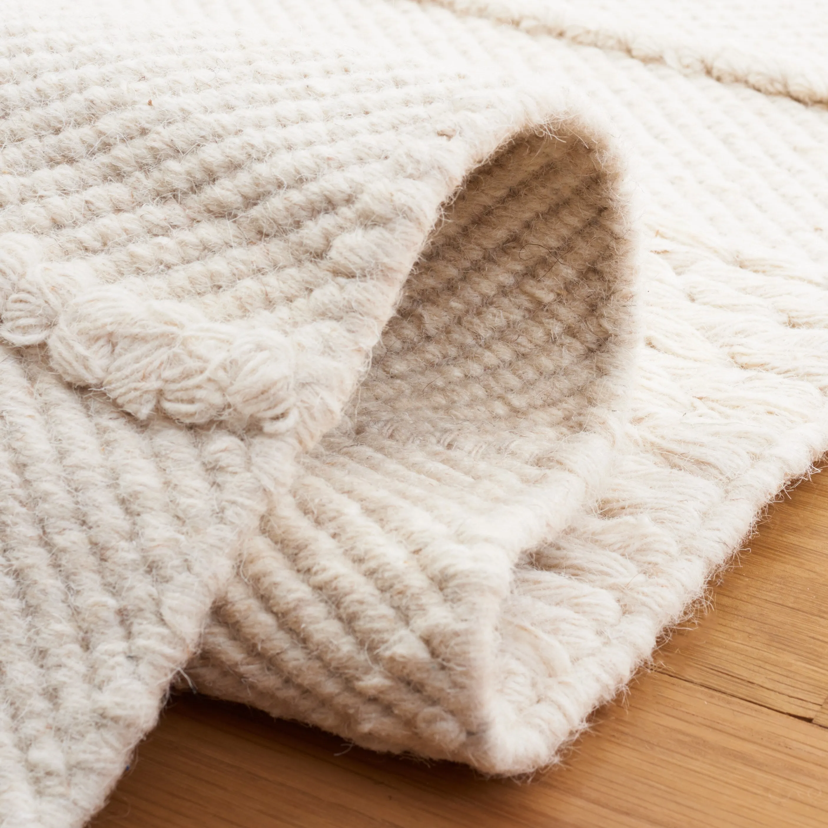 SAFAVIEH Handmade Natura Savelina Wool Rug