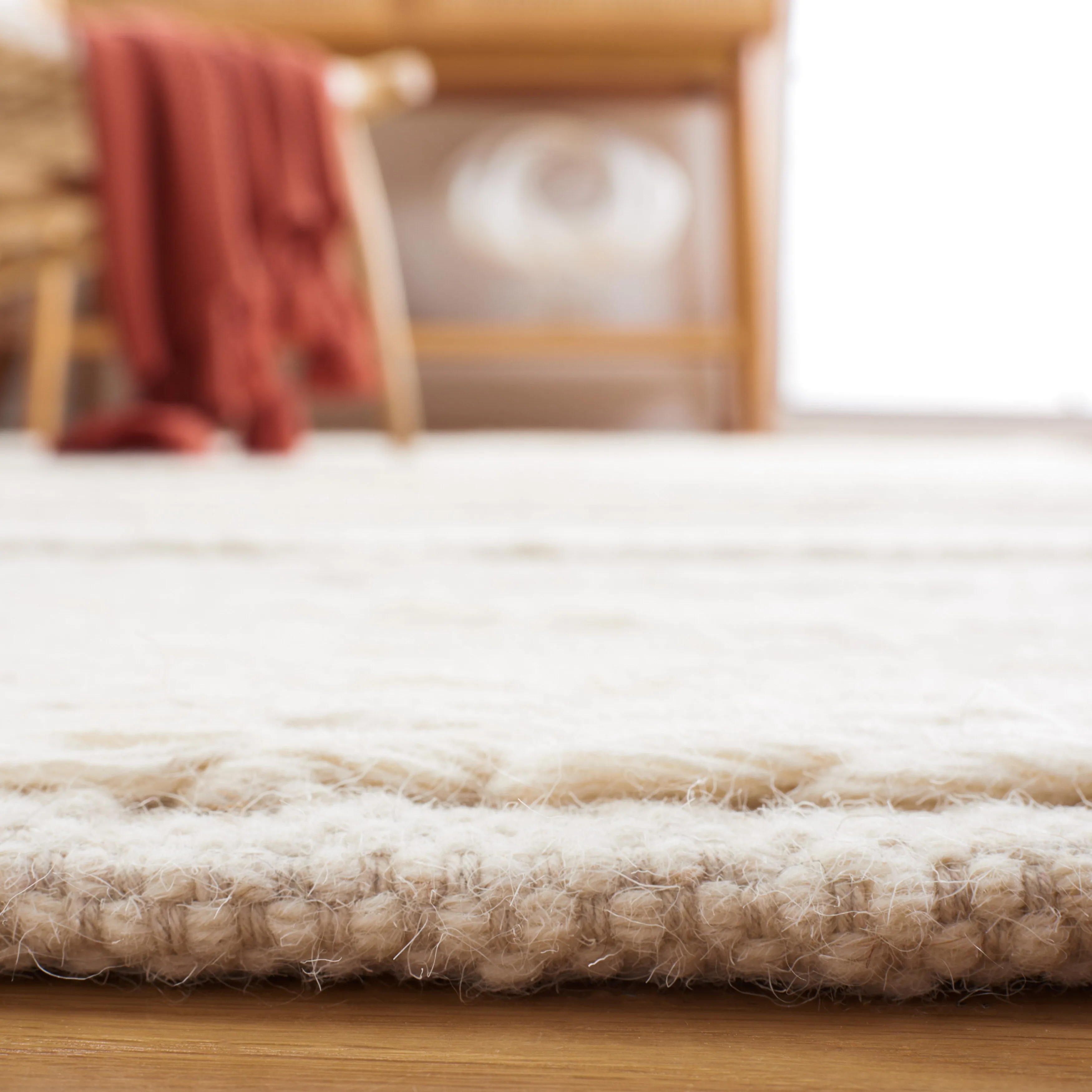 SAFAVIEH Handmade Natura Savelina Wool Rug