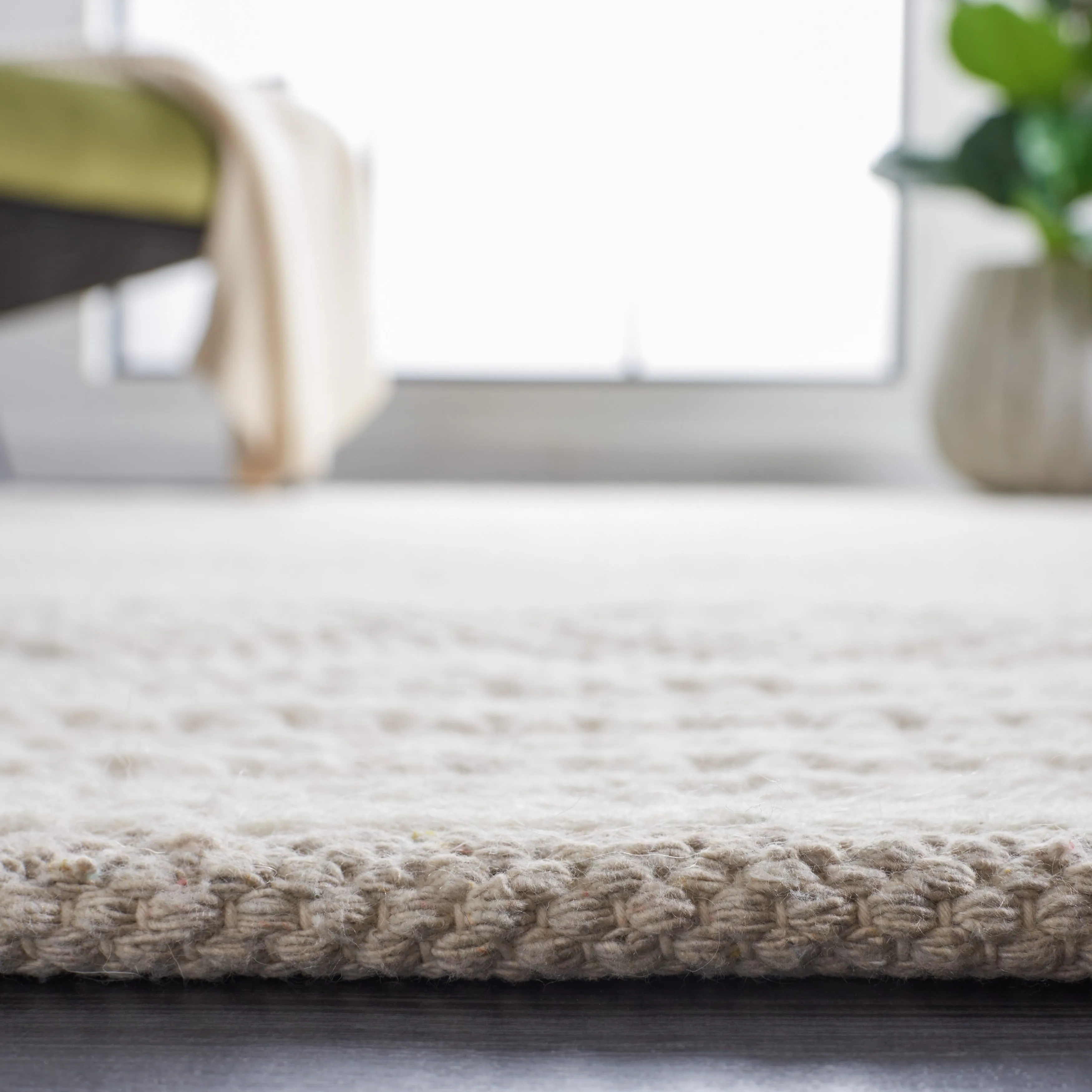 SAFAVIEH Handmade Natura Zehorit Wool Rug