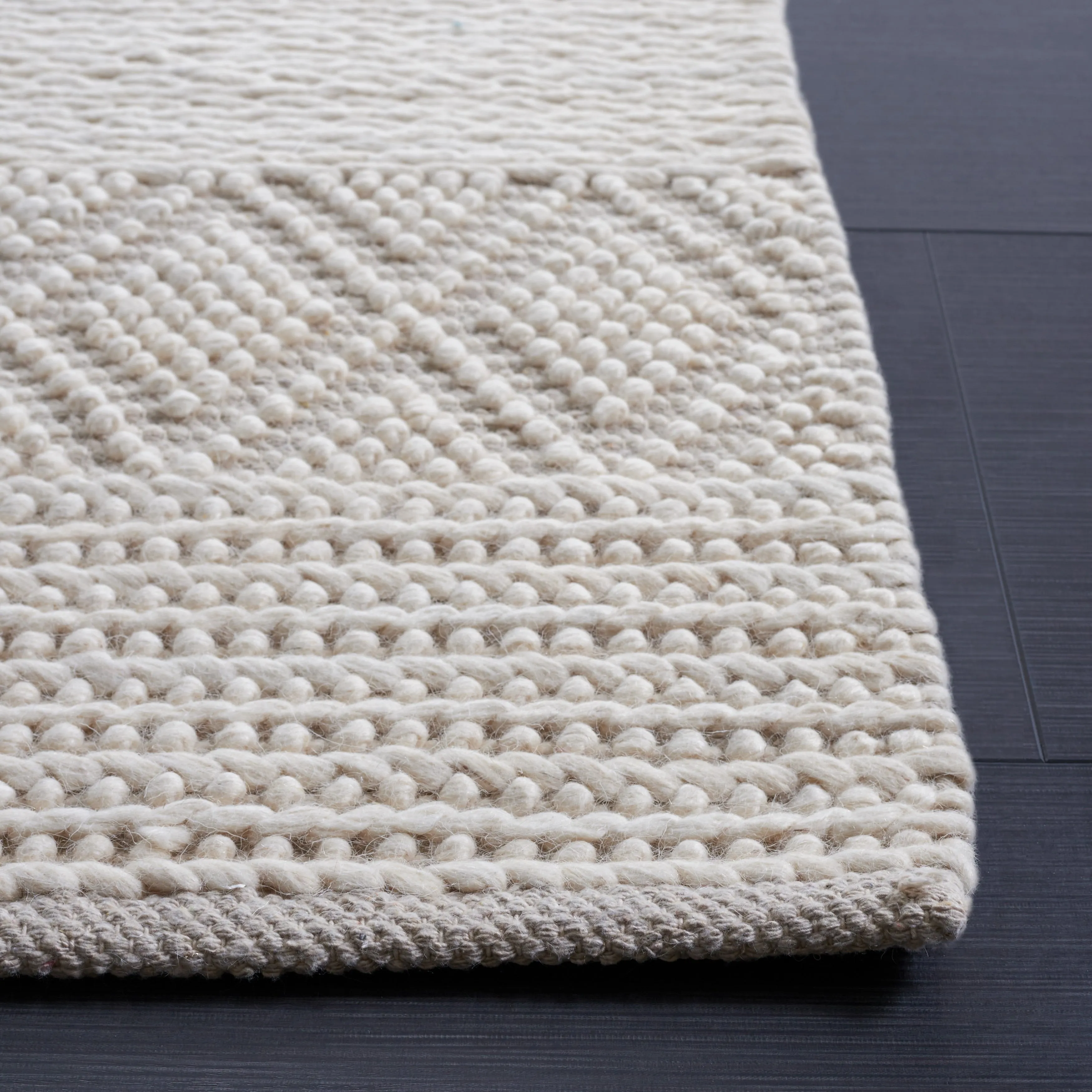 SAFAVIEH Handmade Natura Zehorit Wool Rug
