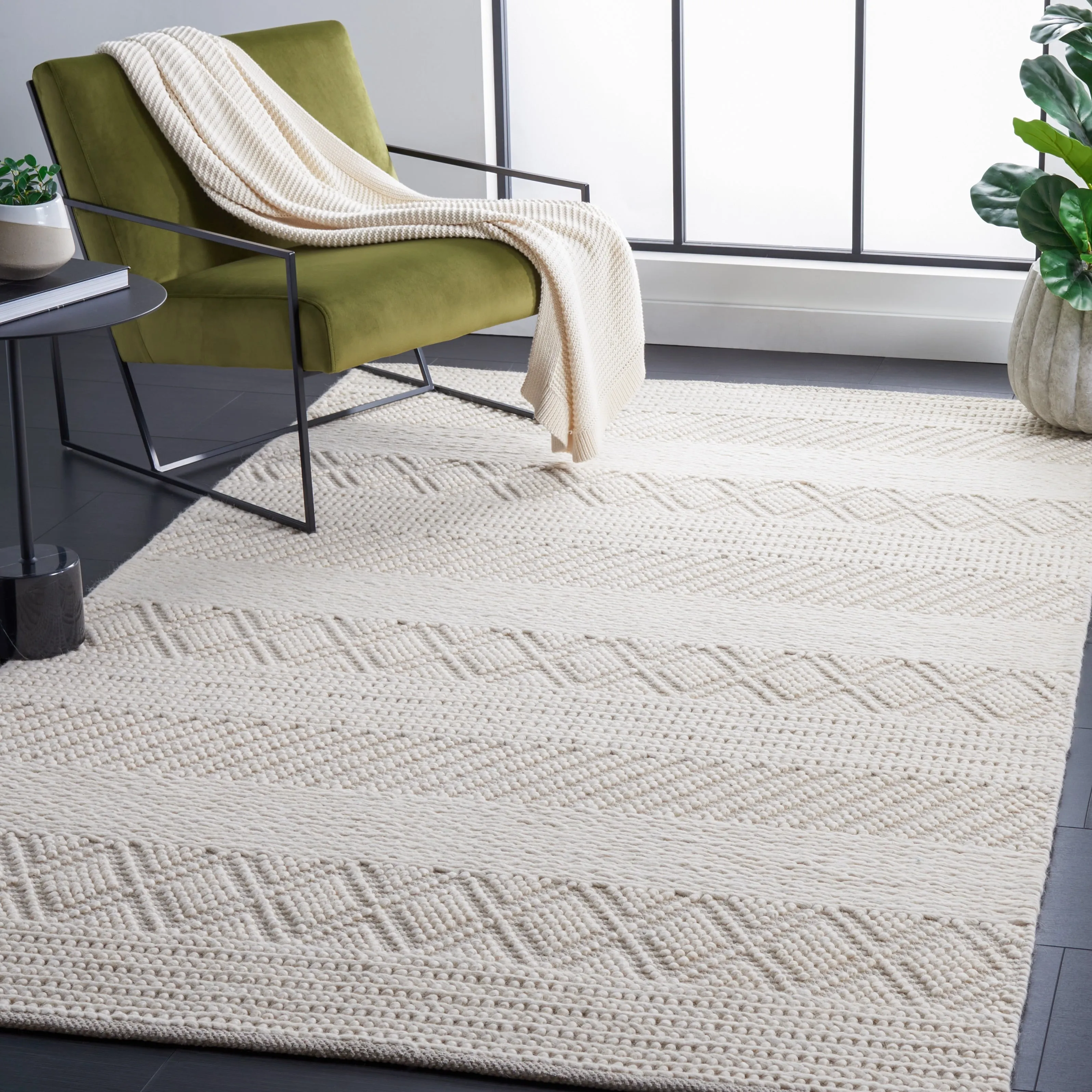 SAFAVIEH Handmade Natura Zehorit Wool Rug