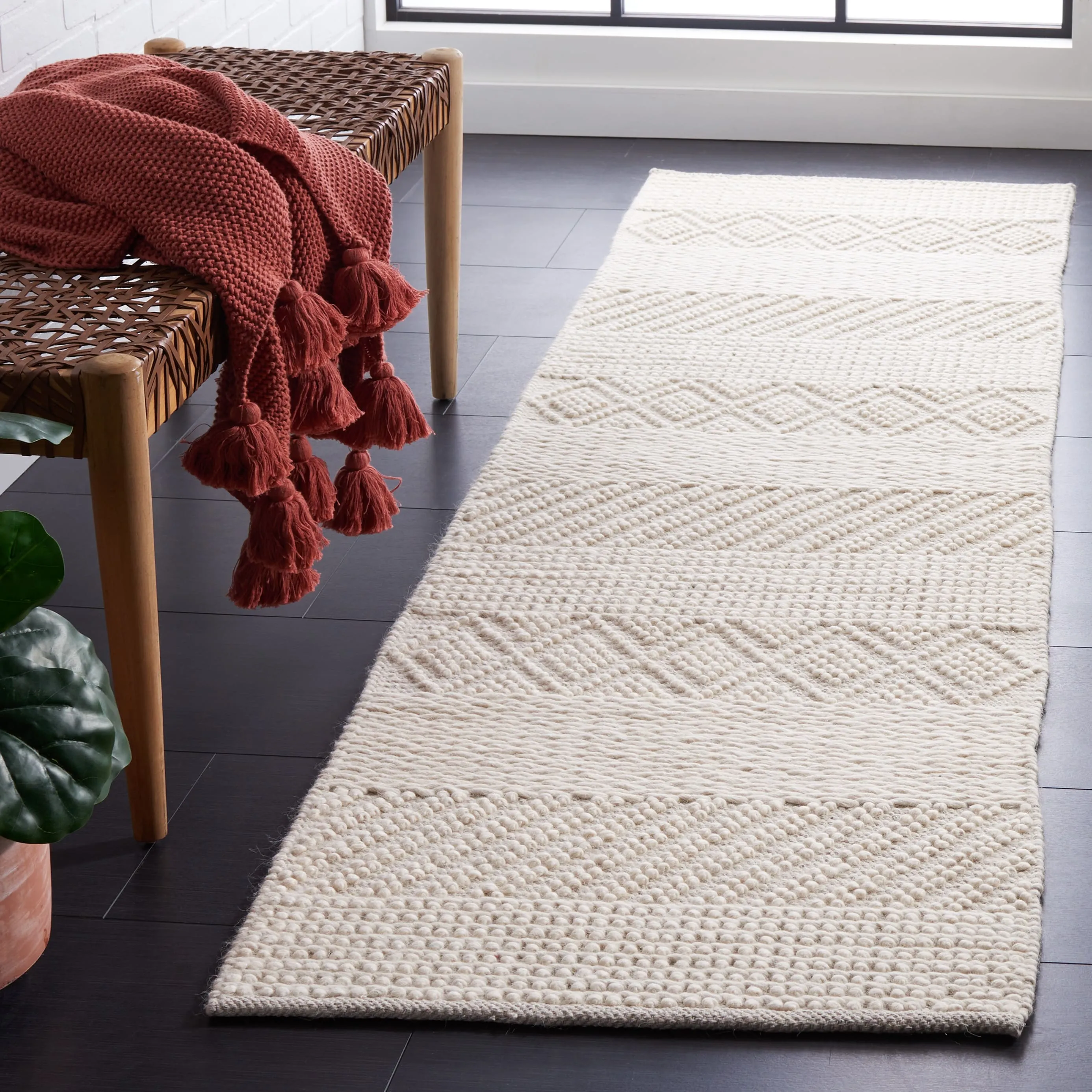 SAFAVIEH Handmade Natura Zehorit Wool Rug