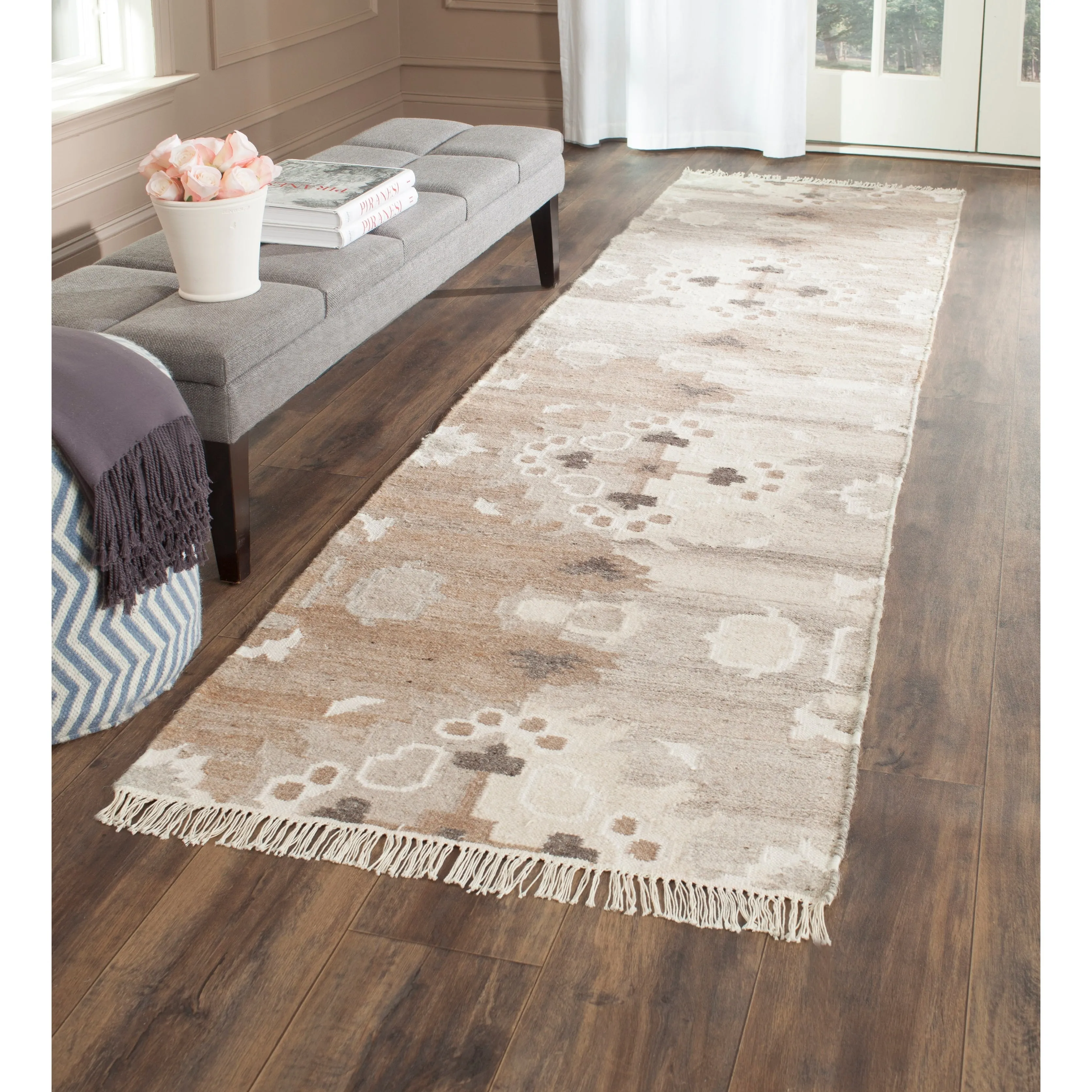 SAFAVIEH Handmade Natural Kilim Tuong Rukiye Wool Rug with Fringe