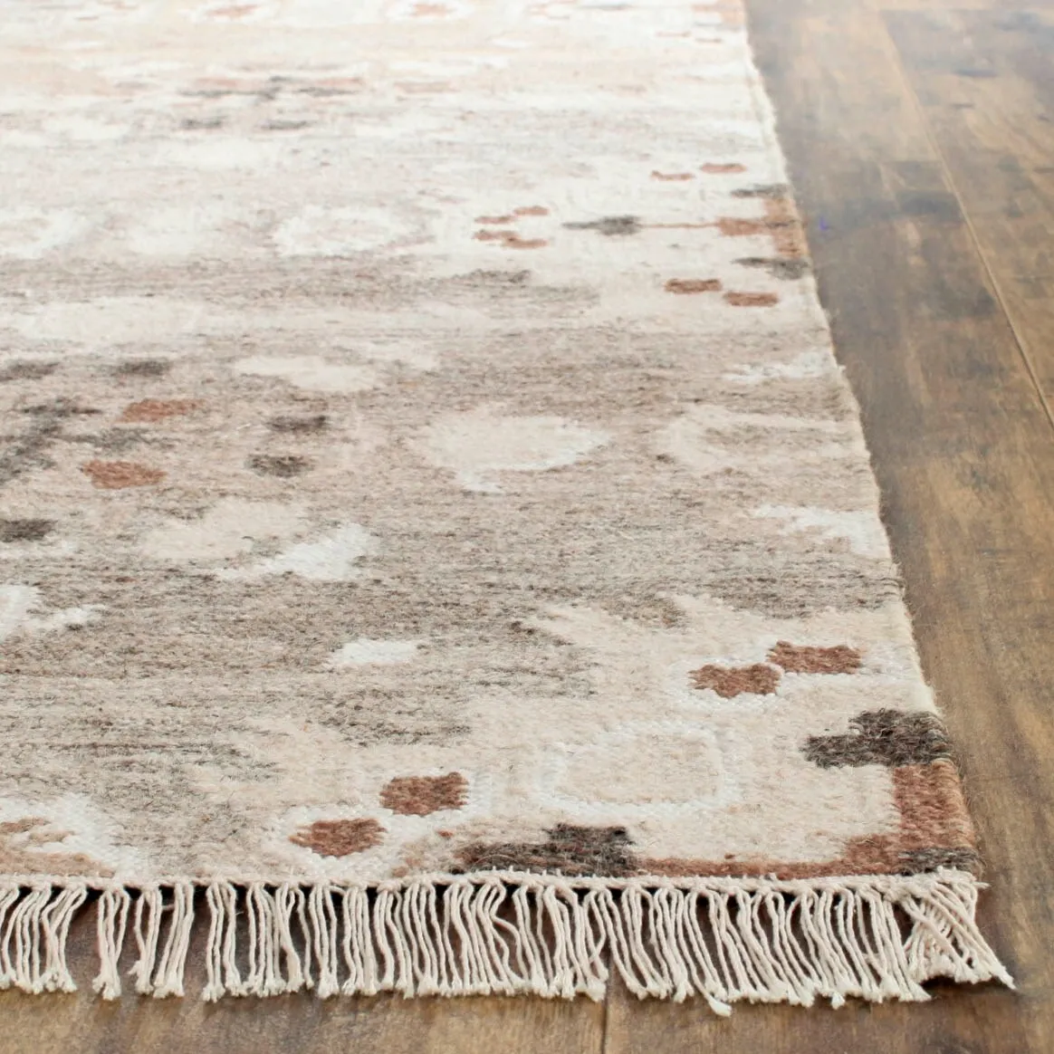 SAFAVIEH Handmade Natural Kilim Tuong Rukiye Wool Rug with Fringe