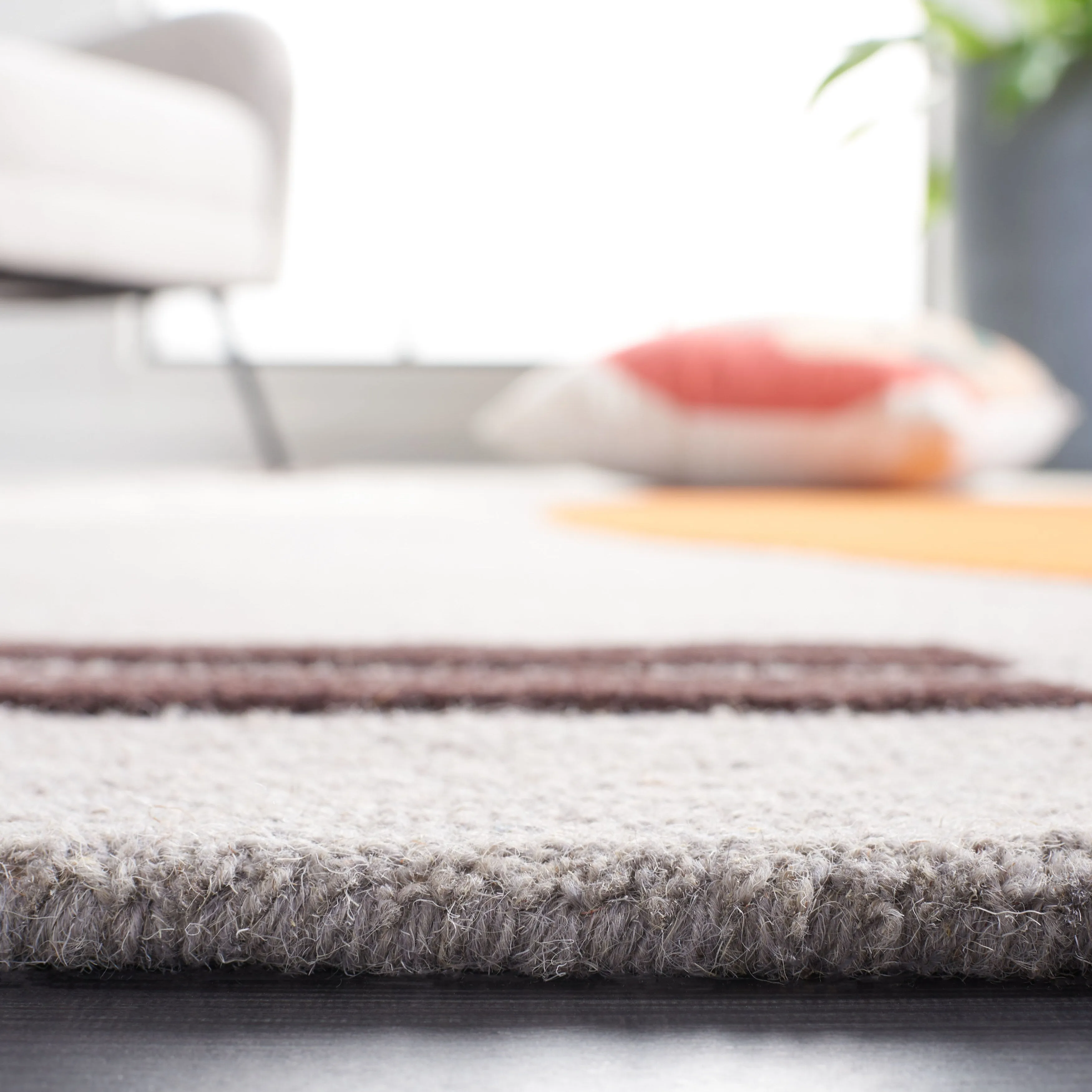 SAFAVIEH Handmade Rodeo Drive Abigayle Mid-Century Modern Wool Rug