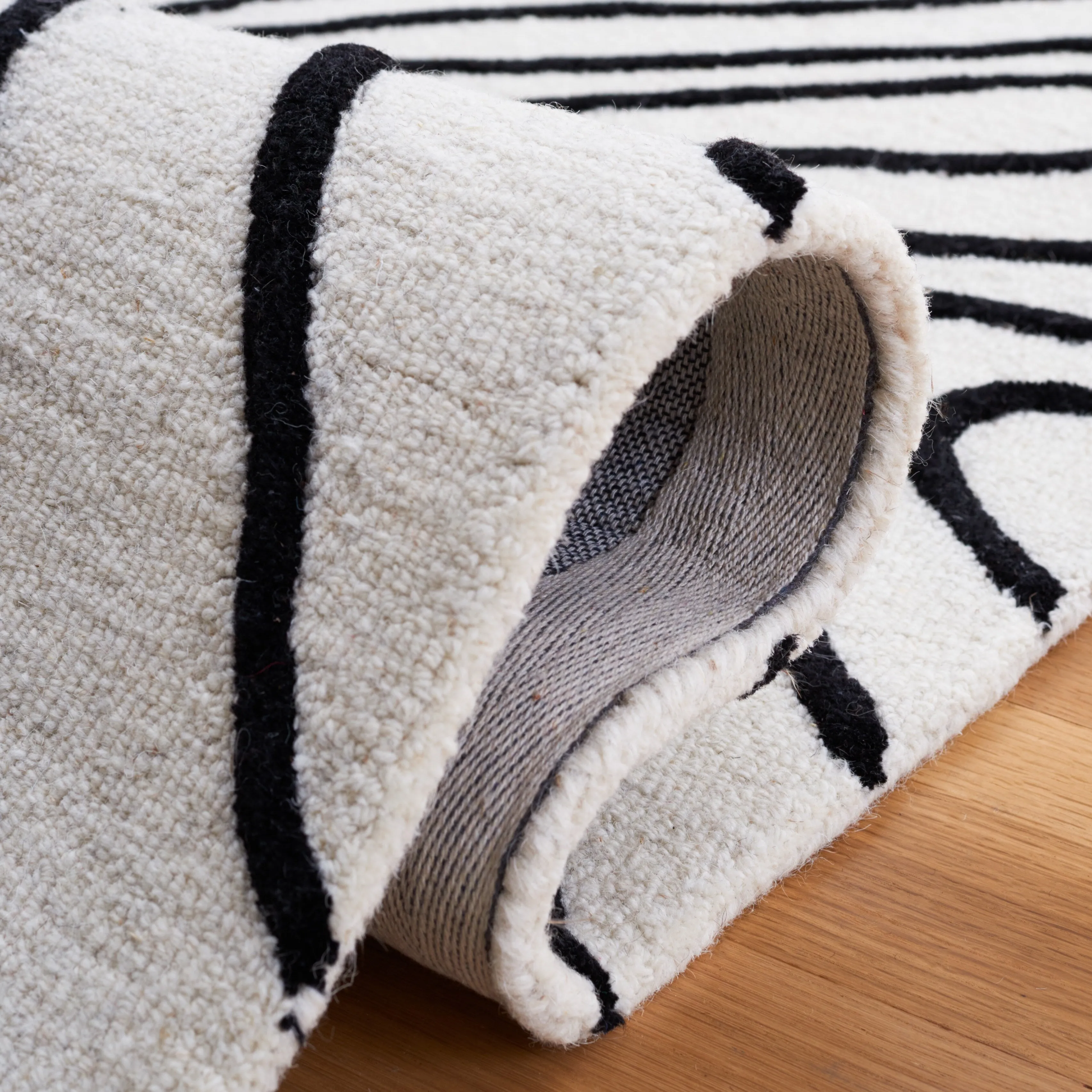 SAFAVIEH Handmade Rodeo Drive Abigayle Mid-Century Modern Wool Rug