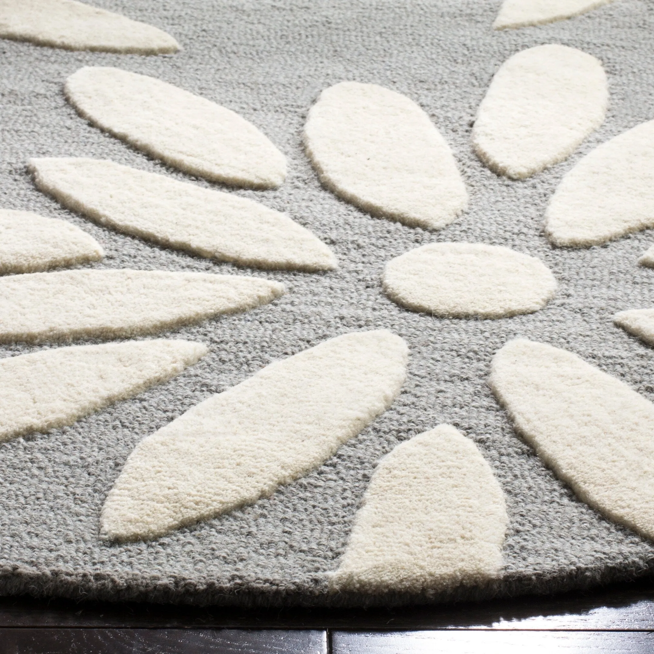 SAFAVIEH Handmade SAFAVIEH Kids Fleurette & Tween Wool Rug