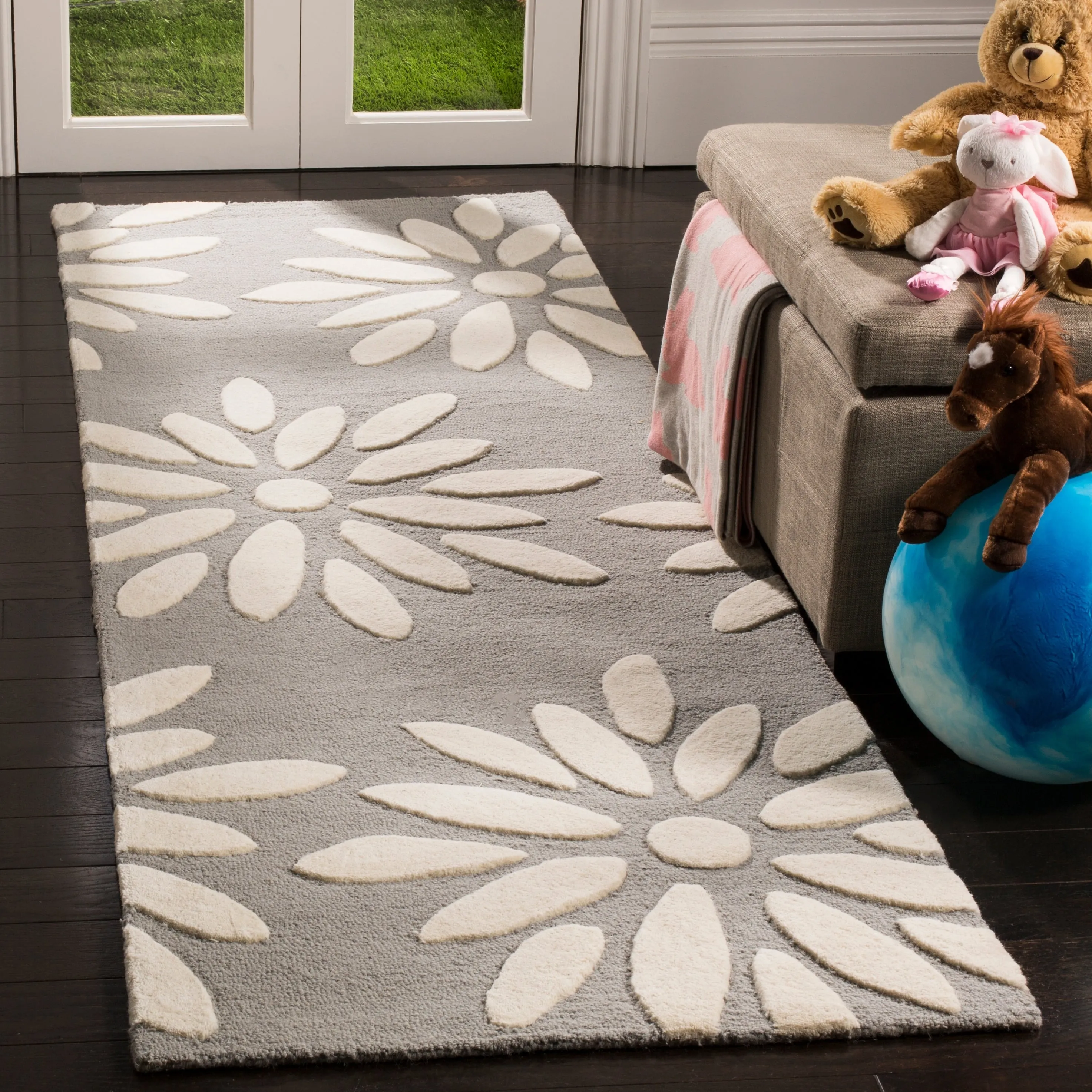 SAFAVIEH Handmade SAFAVIEH Kids Fleurette & Tween Wool Rug