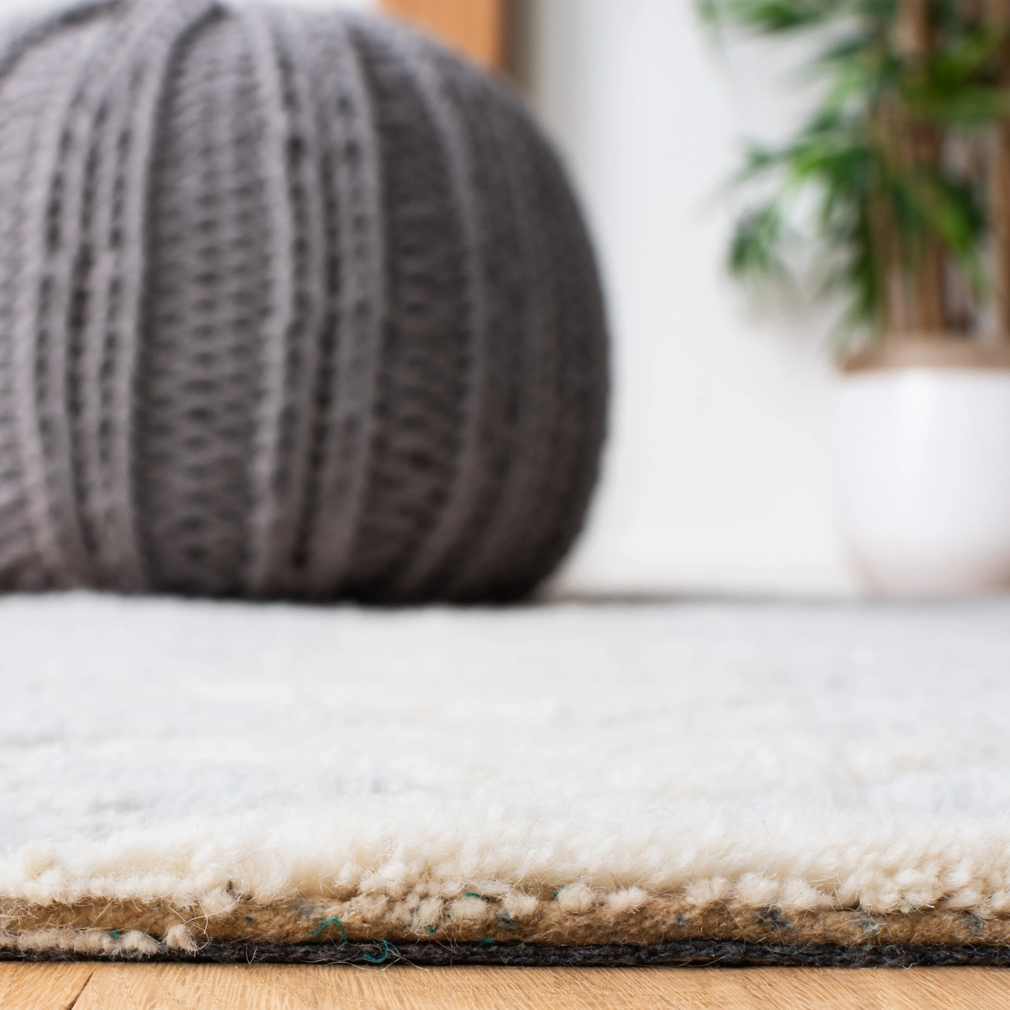 SAFAVIEH Handmade Sahara Brooklynn Moroccan Wool Rug-