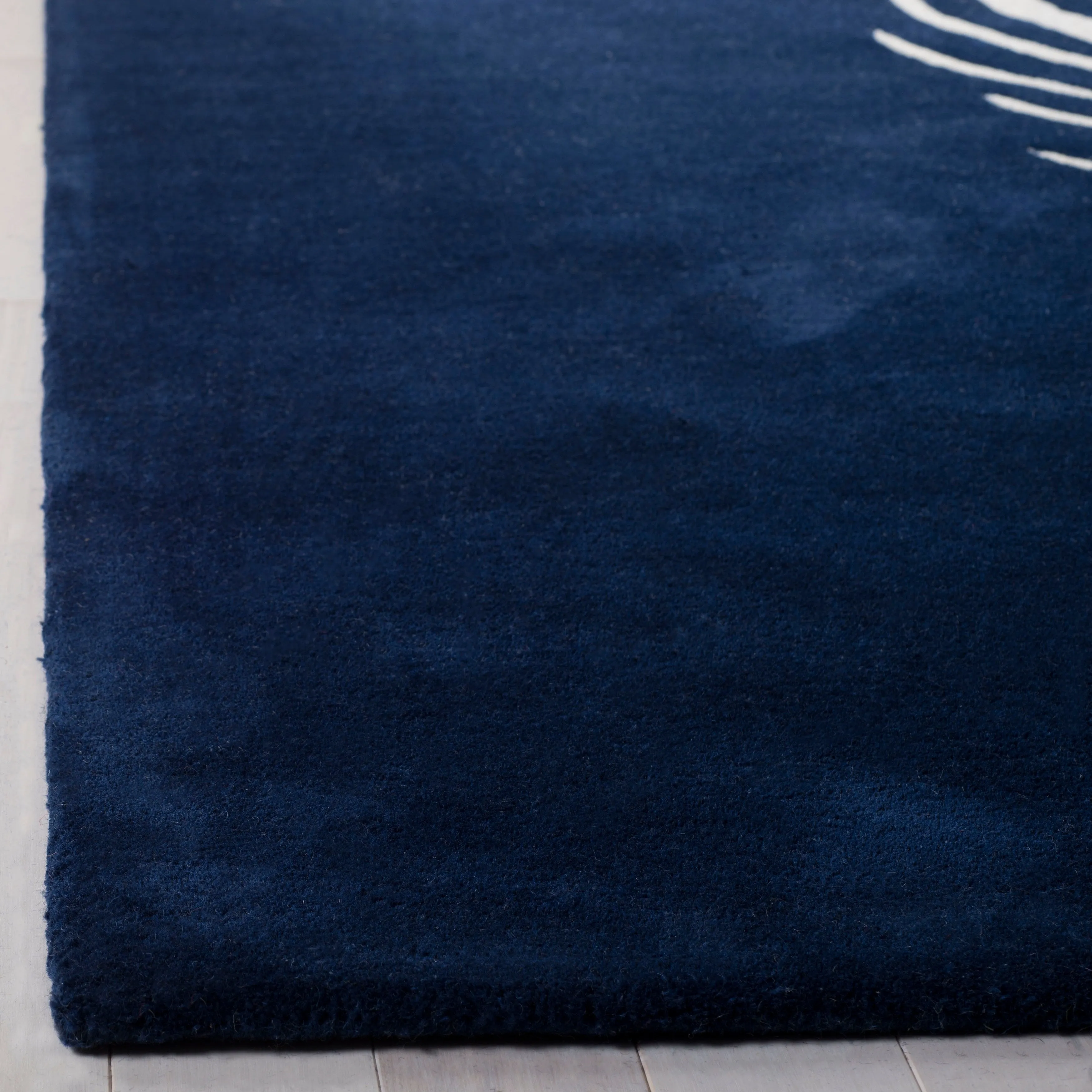 SAFAVIEH Handmade Soho Alyse Peacock Feather N.Z. Wool Rug