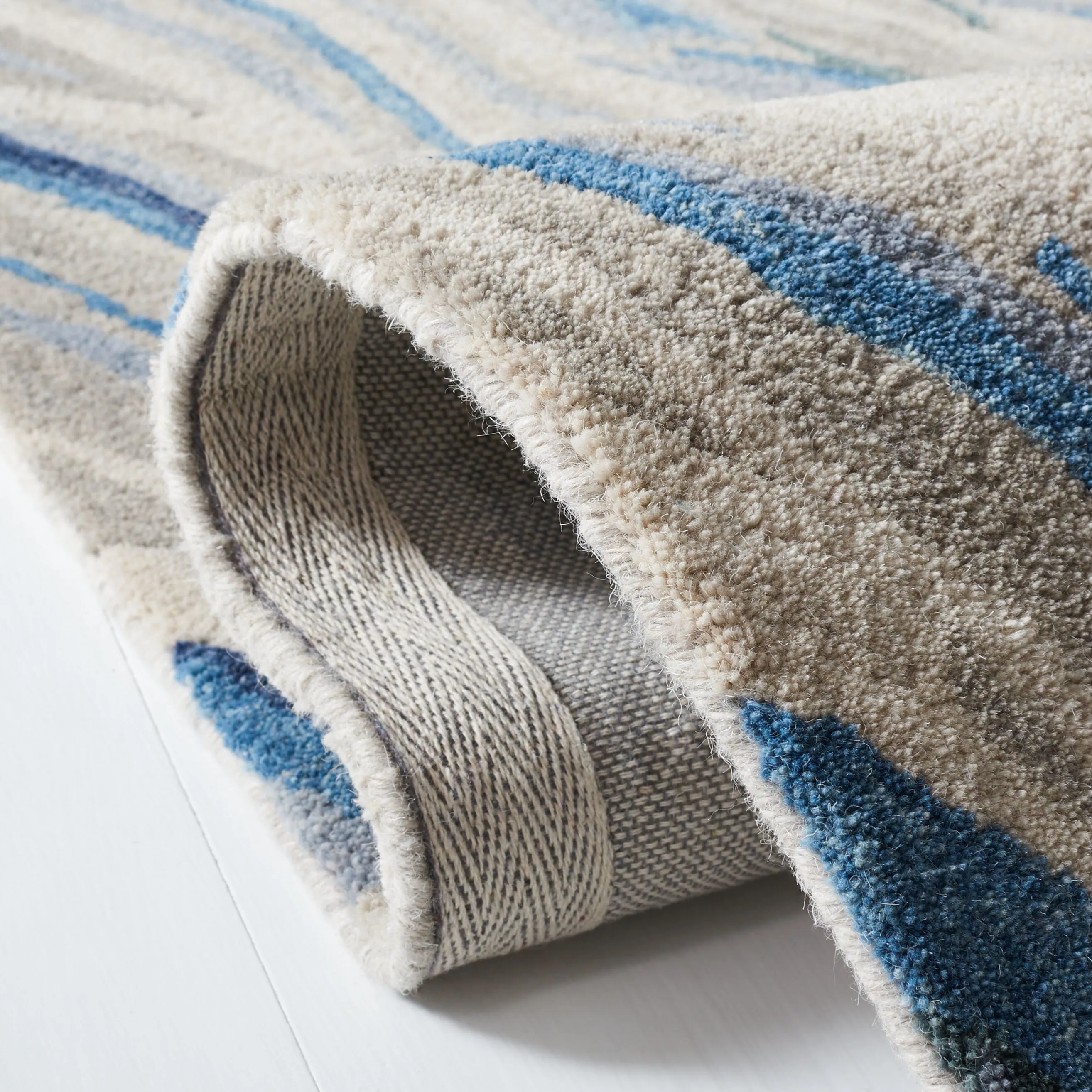 SAFAVIEH Handmade Soho Brittanie Modern Wool Rug