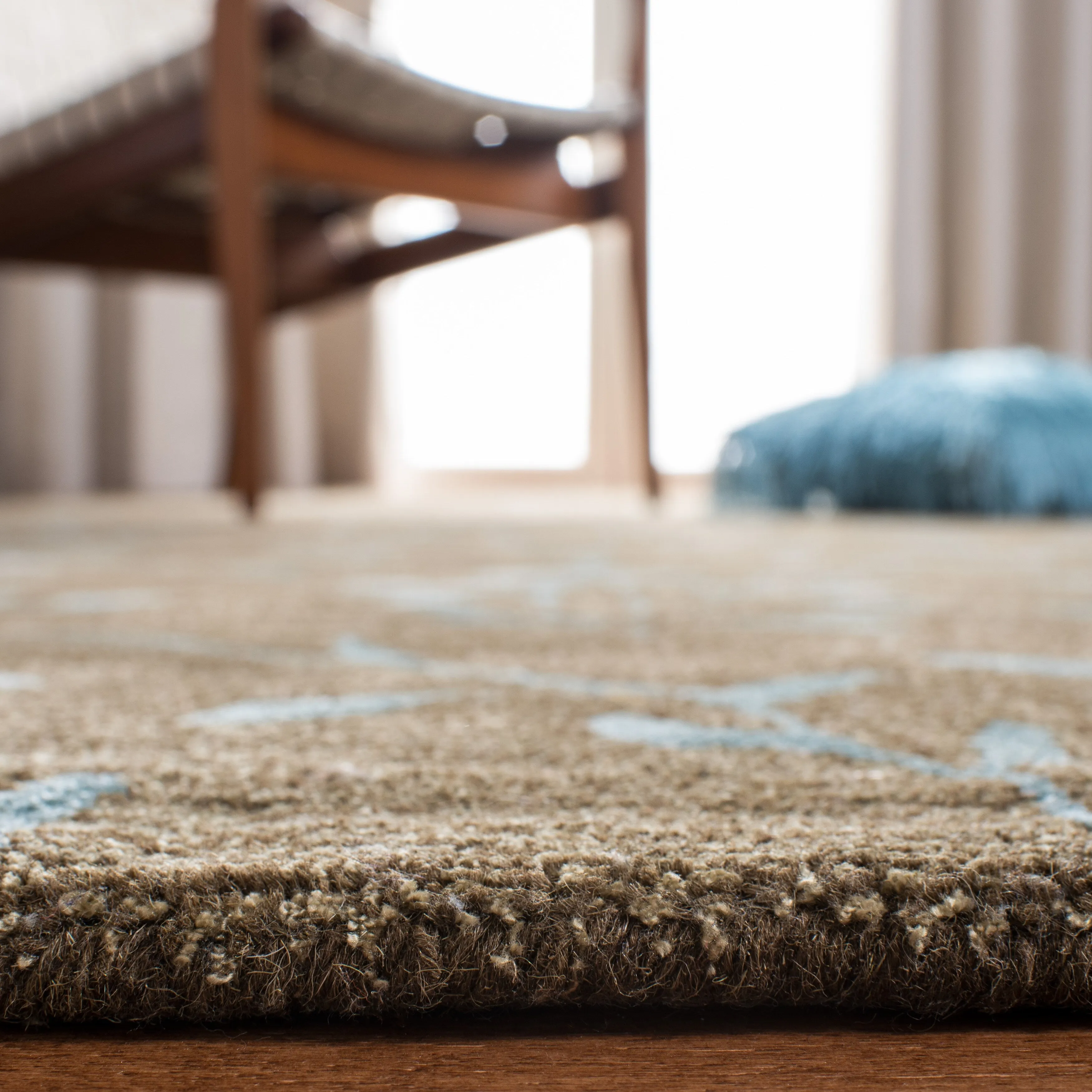 SAFAVIEH Handmade Soho Jerrica N.Z. Wool Rug