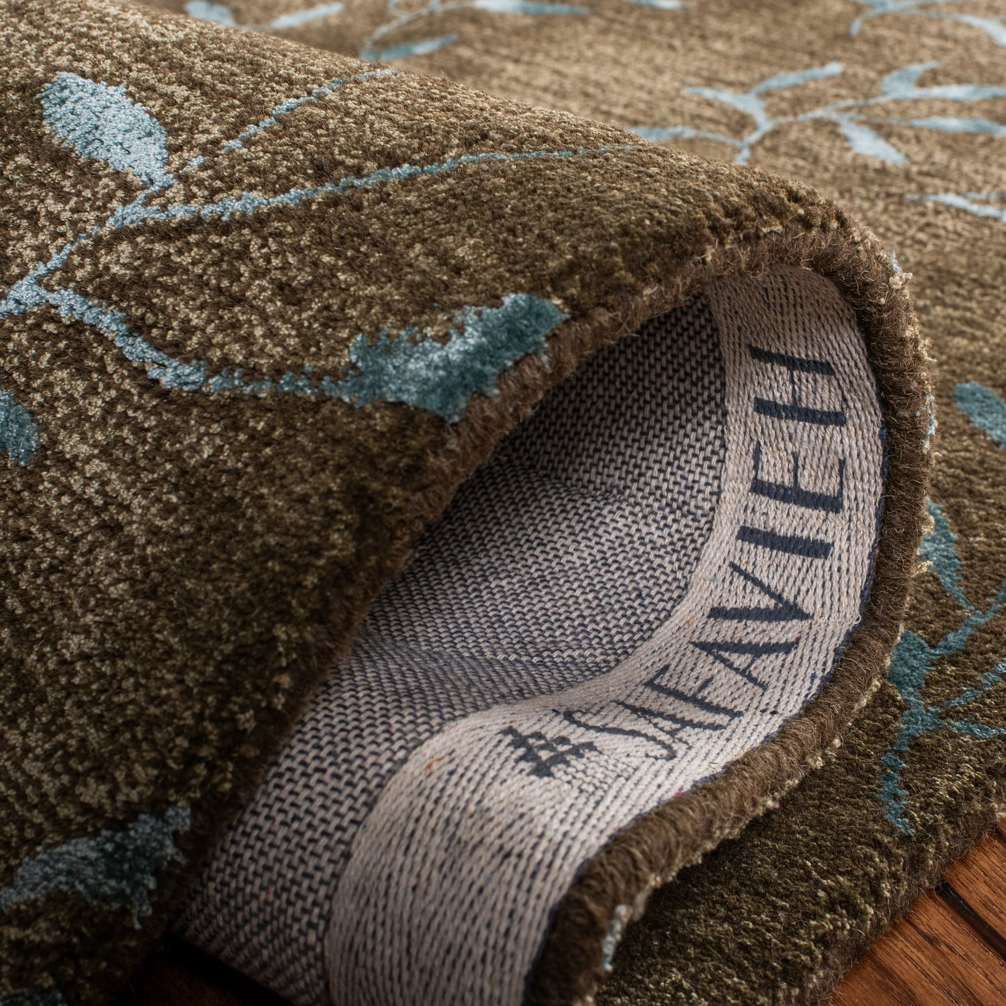 SAFAVIEH Handmade Soho Jerrica N.Z. Wool Rug